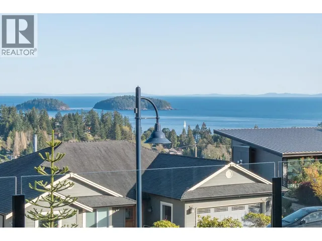 496 SPYGLASS PLACE, Gibsons 2