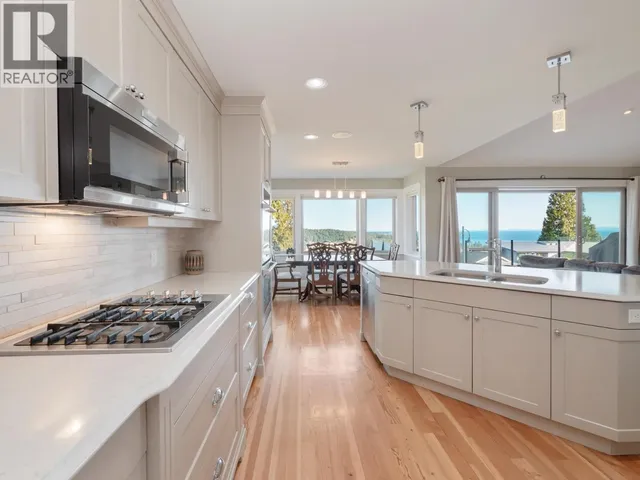 496 SPYGLASS PLACE, Gibsons 5