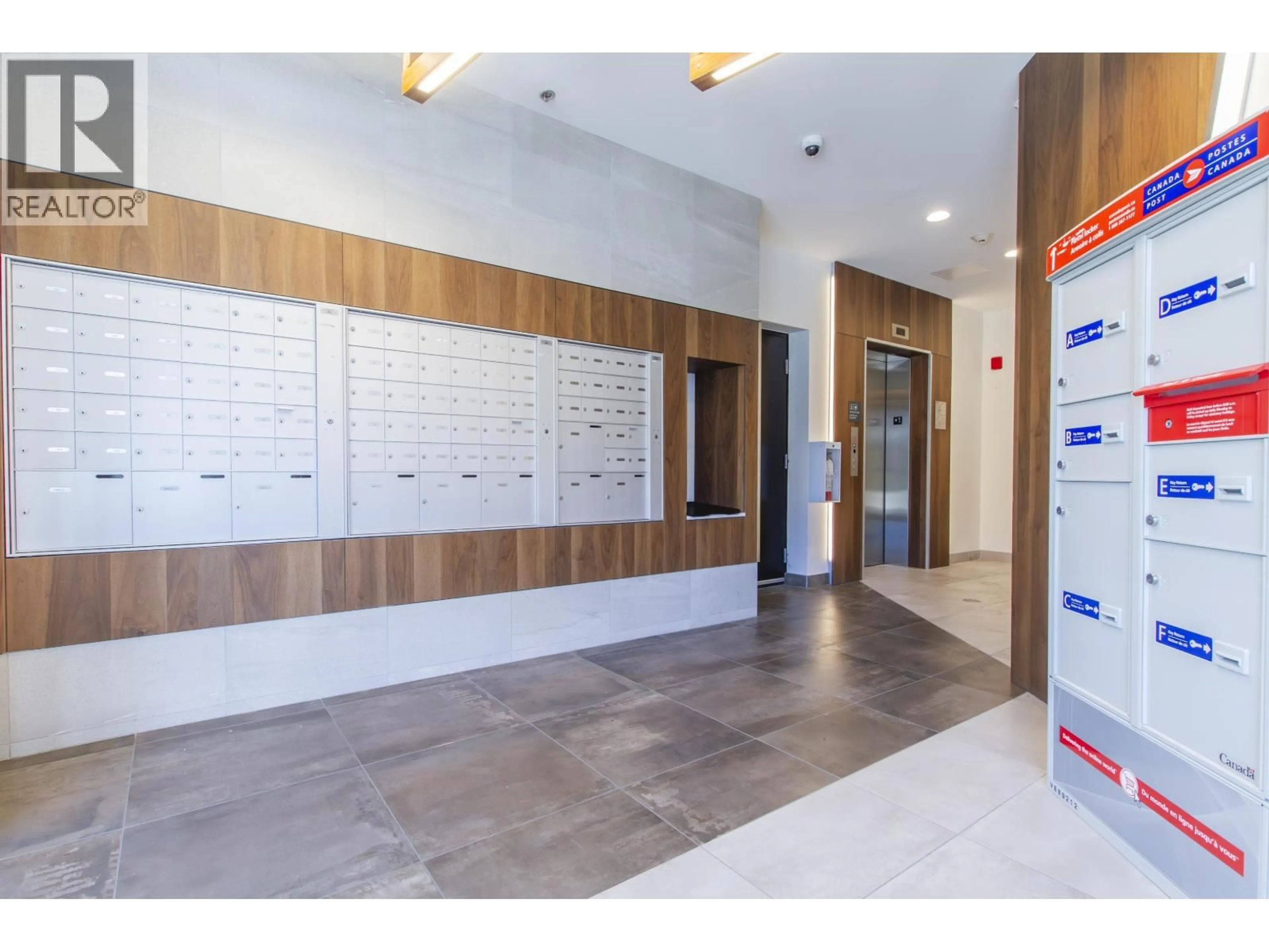 Indoor foyer for 509 - 1365 PEMBERTON AVENUE, Squamish British Columbia V8B1B7