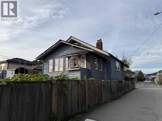 2878 2ND AVENUE, Vancouver 5