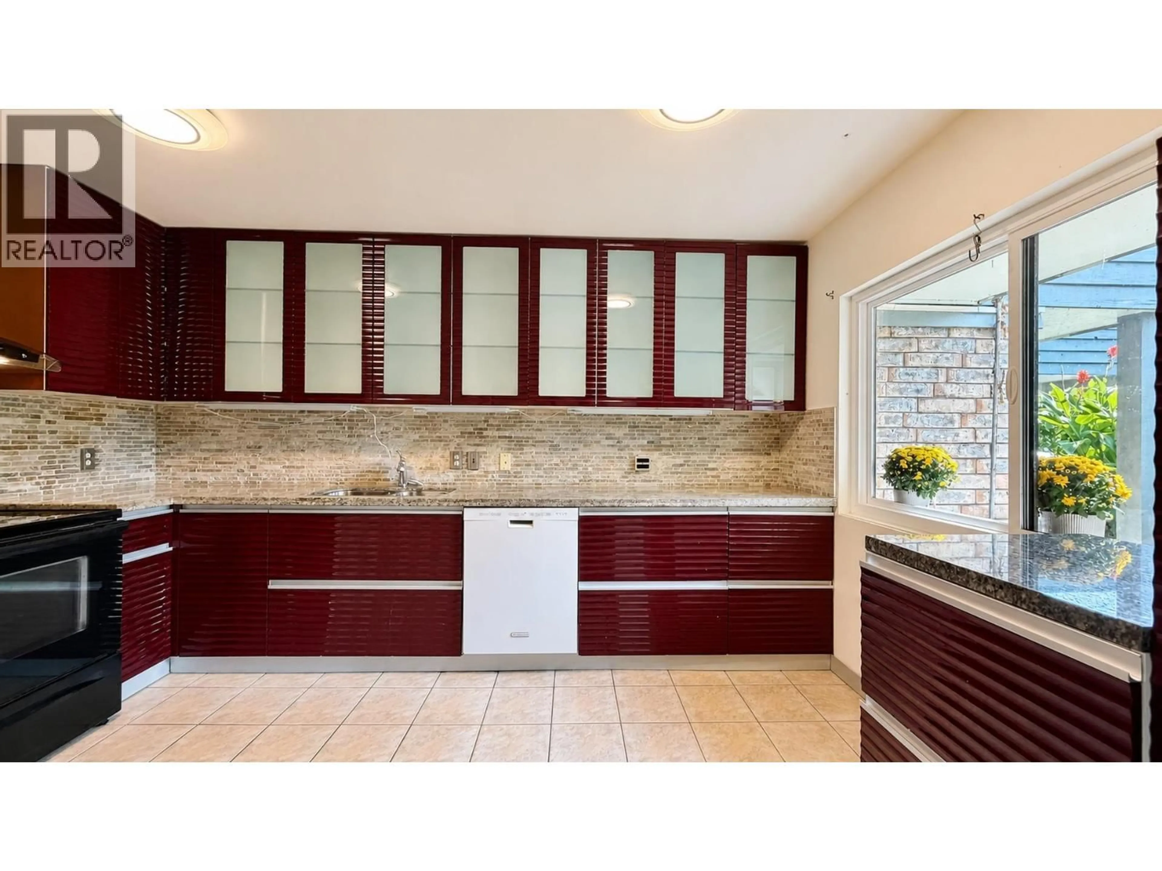 Contemporary kitchen, ceramic/tile floor for 143 - 3031 WILLIAMS ROAD, Richmond British Columbia V7E4G1