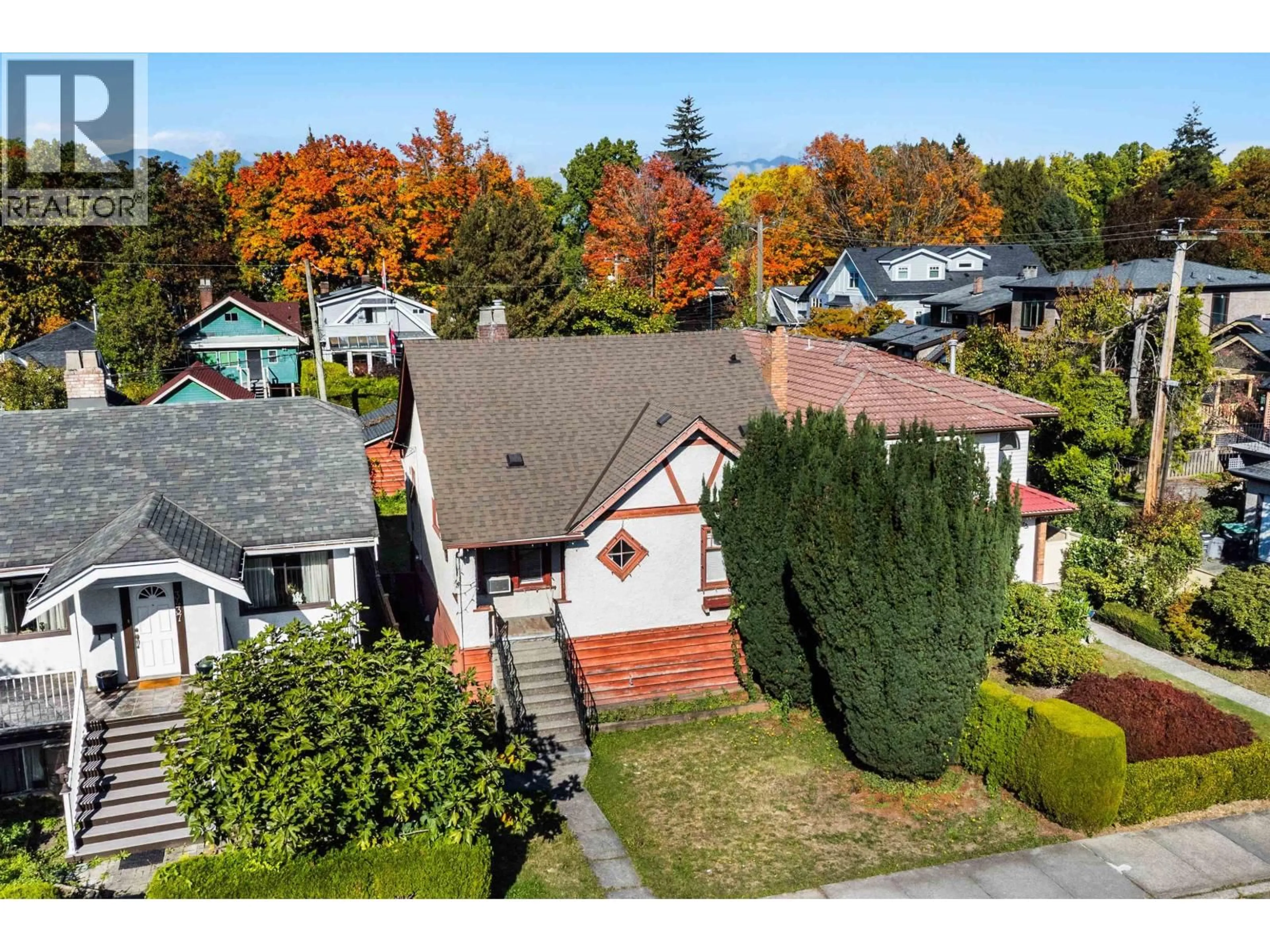 A pic from outside/outdoor area/front of a property/back of a property/a pic from drone, street for 3433 12TH AVENUE, Vancouver British Columbia V6R2N2