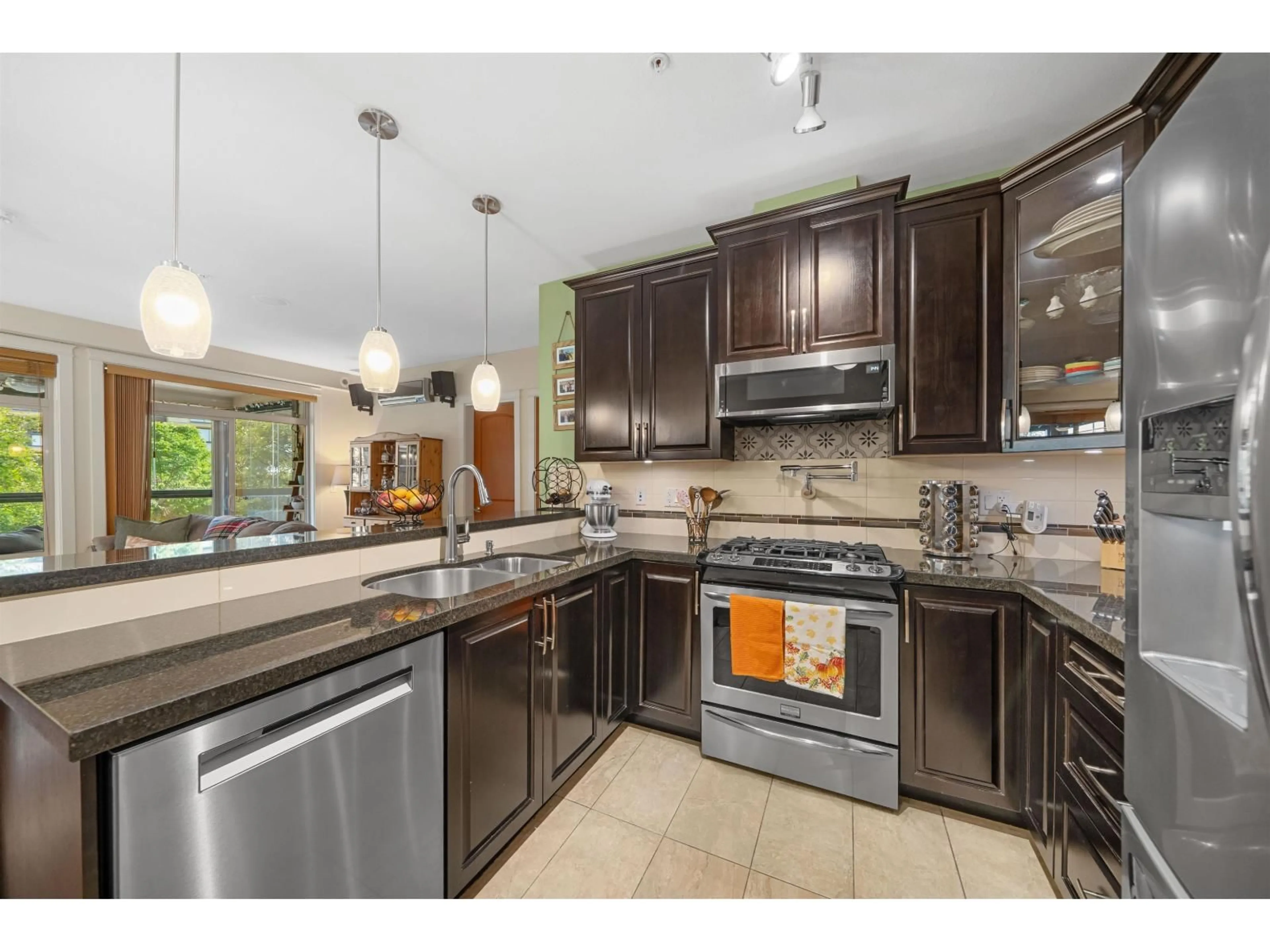 Open concept kitchen, ceramic/tile floor for 208 - 2860 TRETHEWEY STREET, Abbotsford British Columbia V2T0G5
