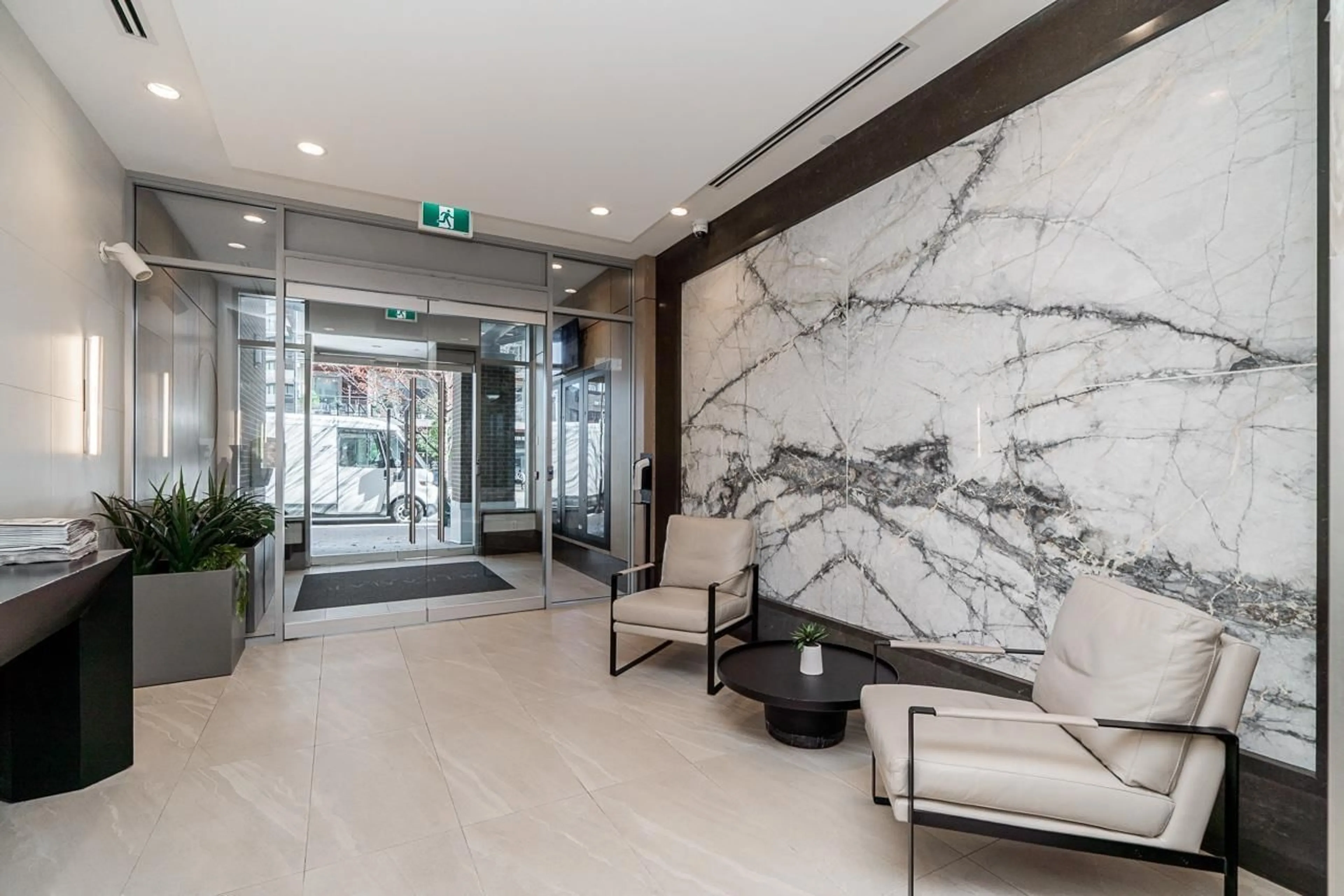 Lobby for 901 - 1441 JOHNSTON ROAD, White Rock British Columbia V4B3Z4