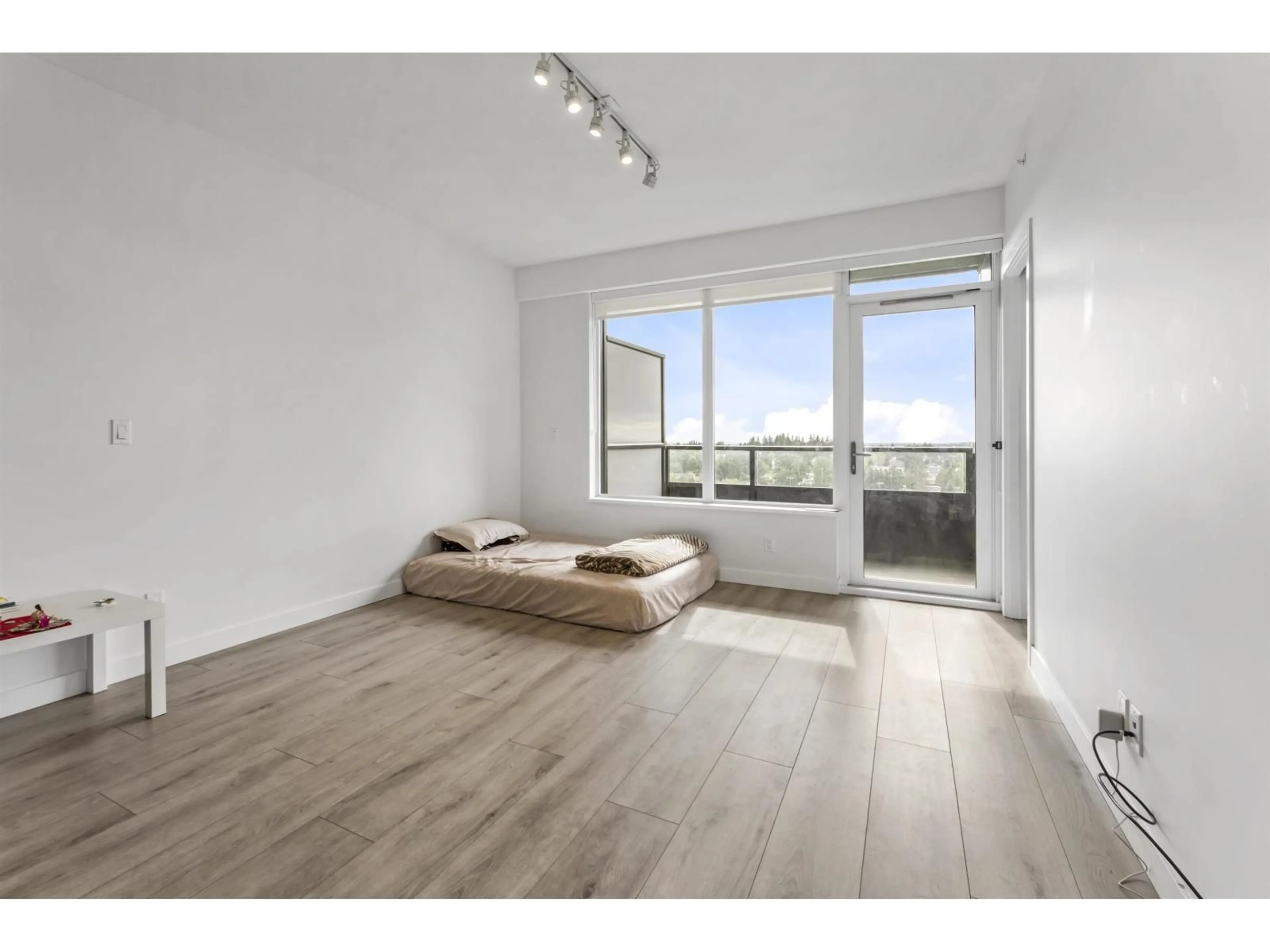 A pic of a room for 1510 - 10626 CITY PARKWAY, Surrey British Columbia V3T0S3