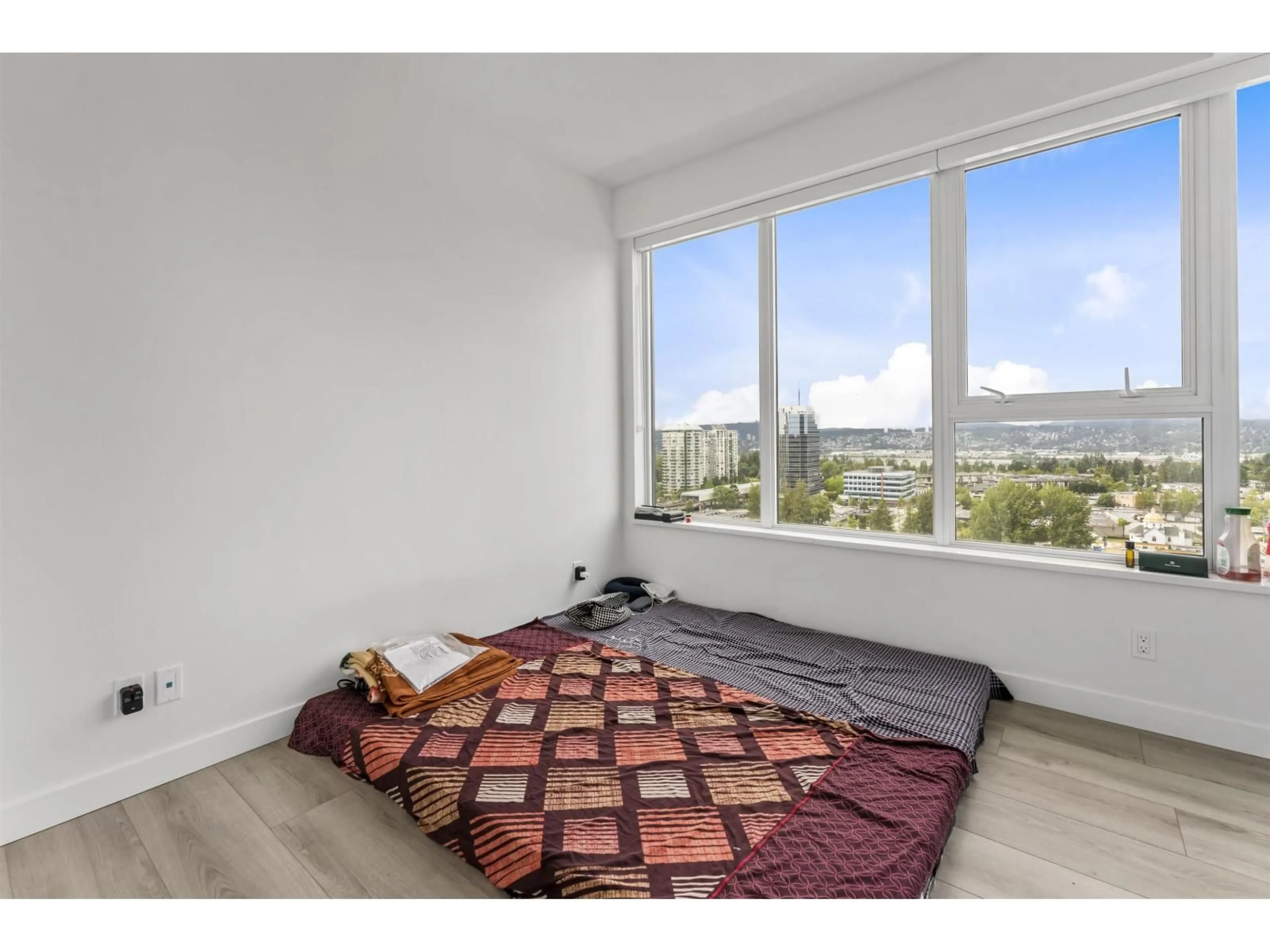 Bedroom with bed, unknown for 1510 - 10626 CITY PARKWAY, Surrey British Columbia V3T0S3