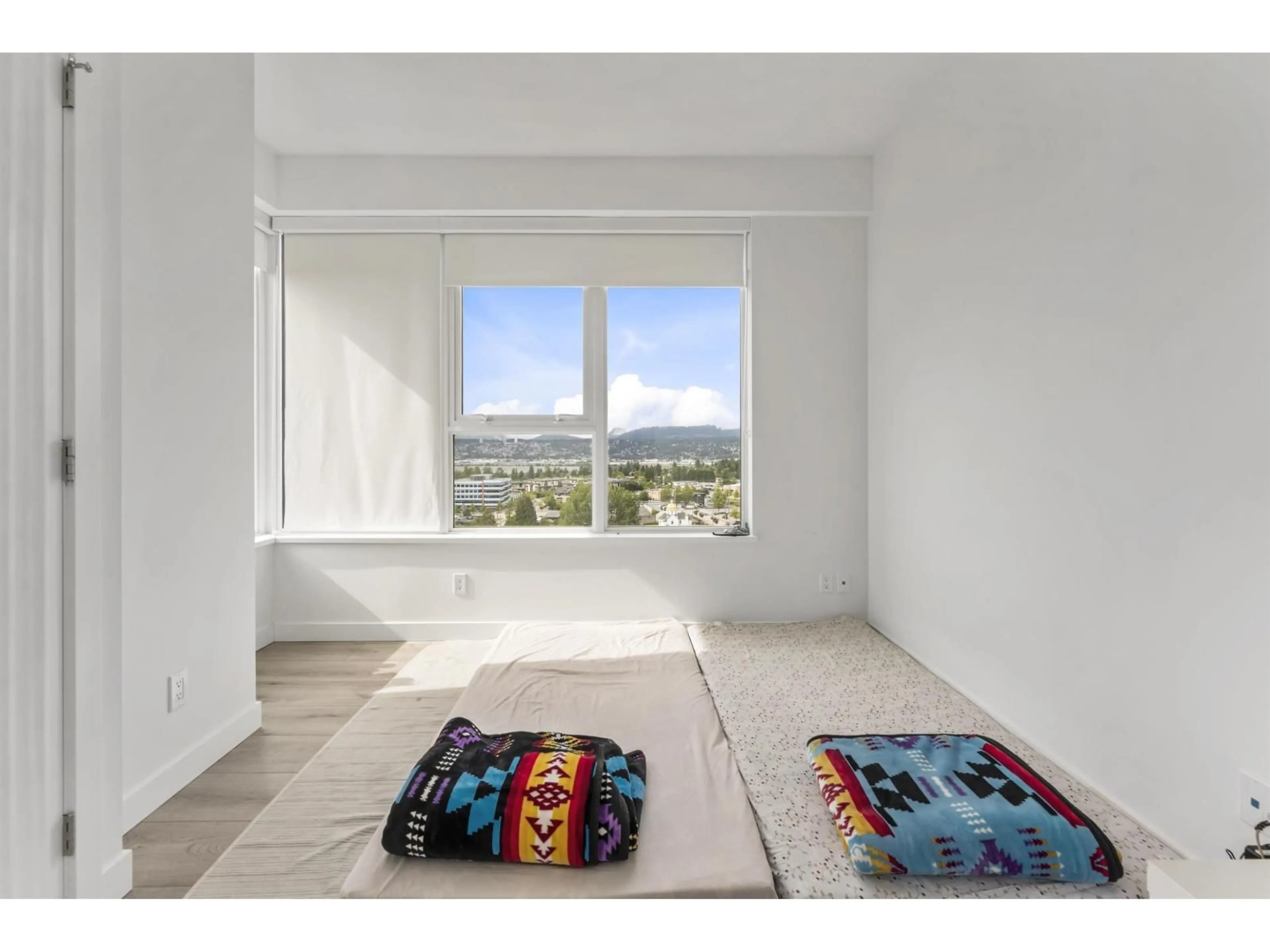 A pic of a room for 1510 - 10626 CITY PARKWAY, Surrey British Columbia V3T0S3