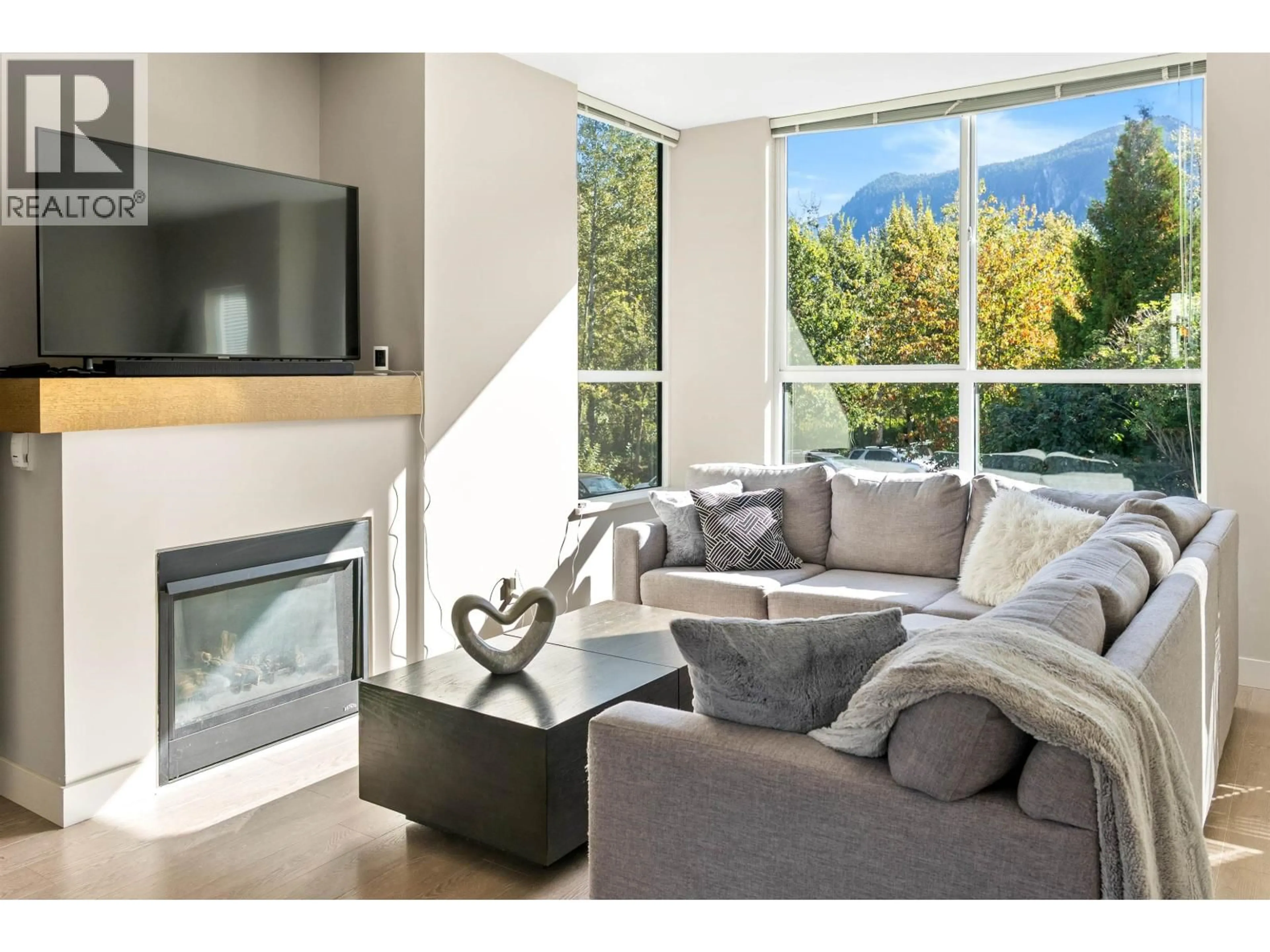 Living room with furniture, unknown for 38375 EAGLEWIND BOULEVARD, Squamish British Columbia V8B0S2