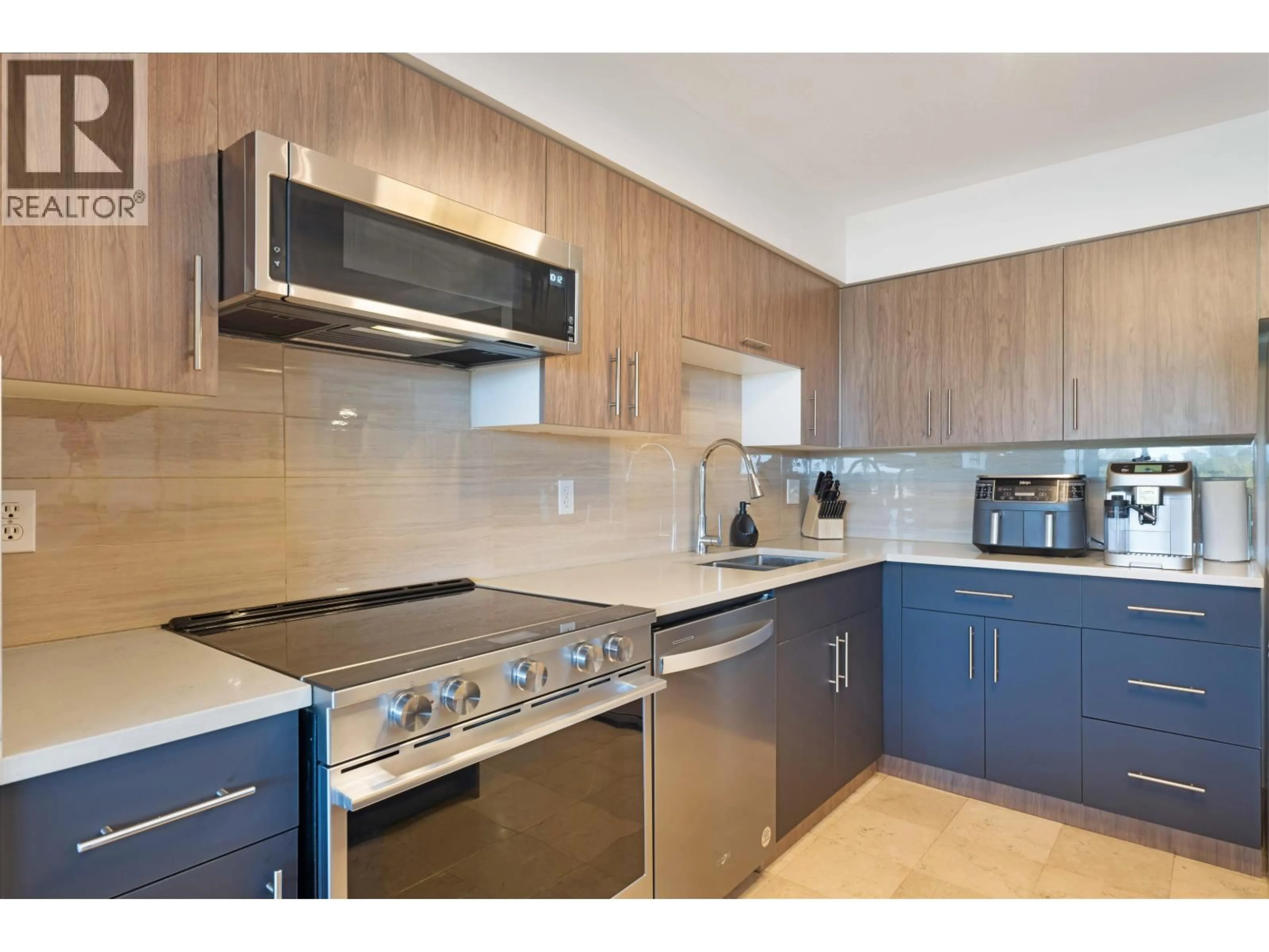 Standard kitchen, unknown for 803 - 1327 KEITH ROAD, North Vancouver British Columbia V7J3T5