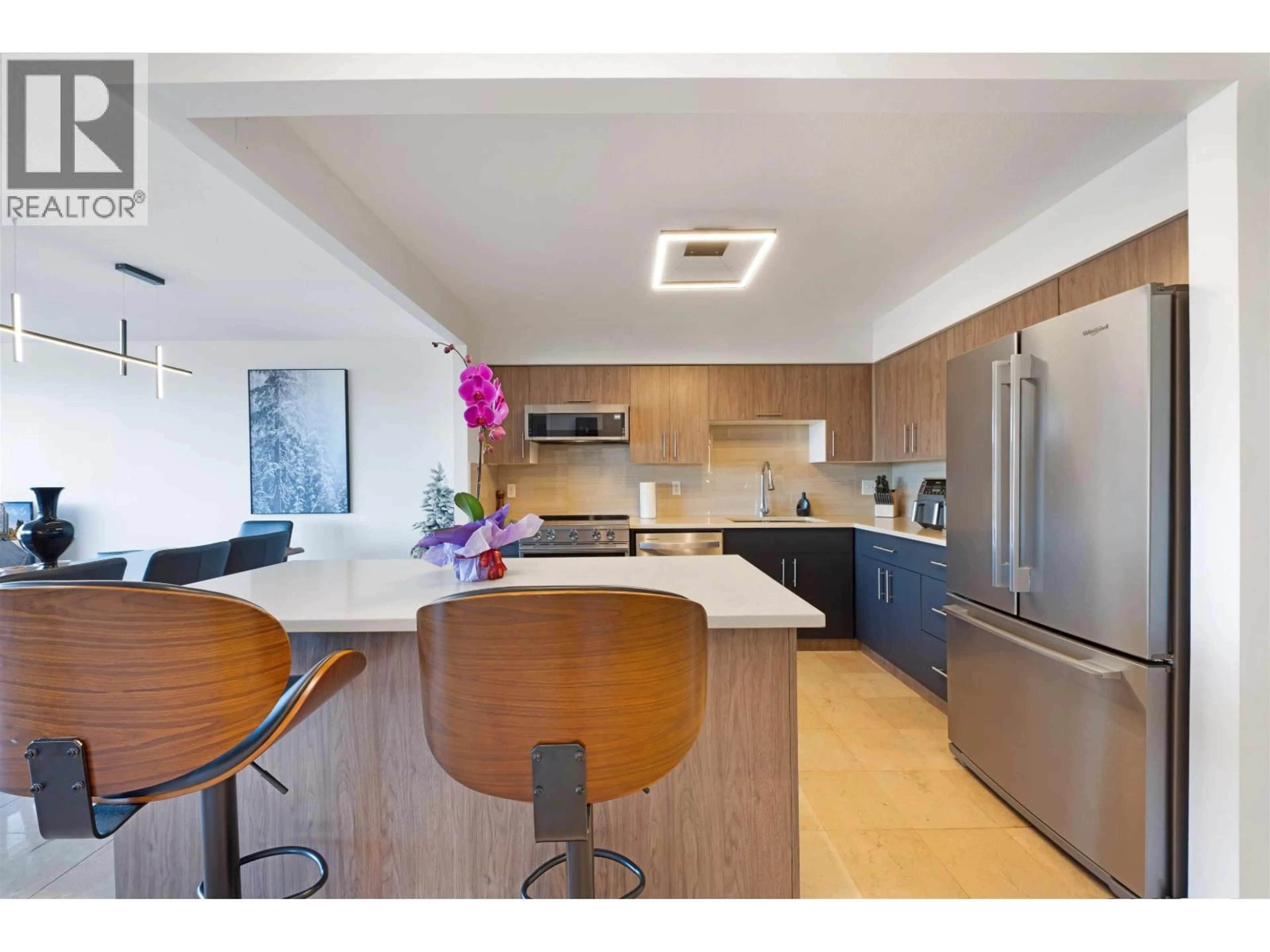 Contemporary kitchen, unknown for 803 - 1327 KEITH ROAD, North Vancouver British Columbia V7J3T5