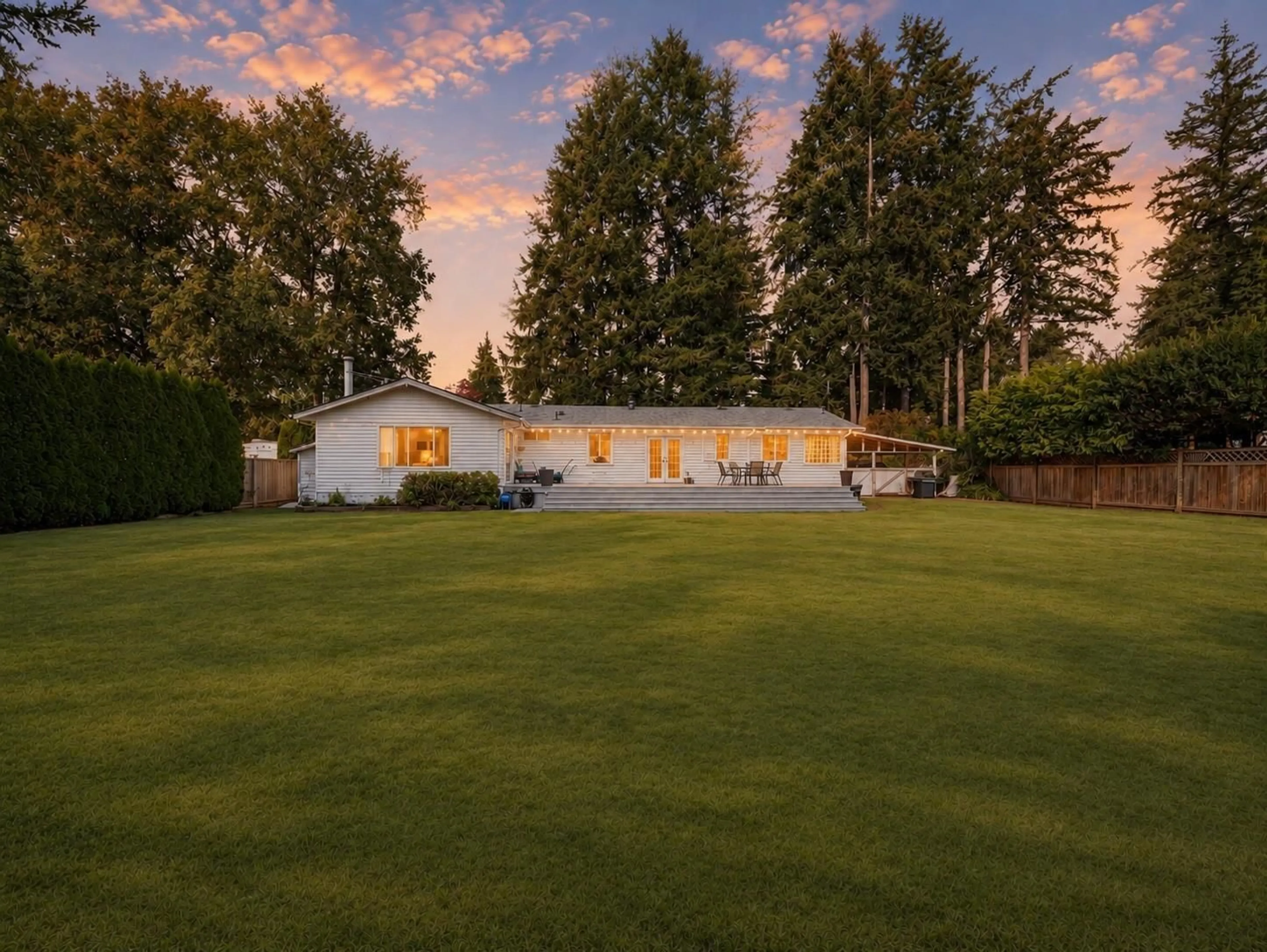 A pic from outside/outdoor area/front of a property/back of a property/a pic from drone, unknown for 20068 42 AVENUE, Langley British Columbia V3A3A5