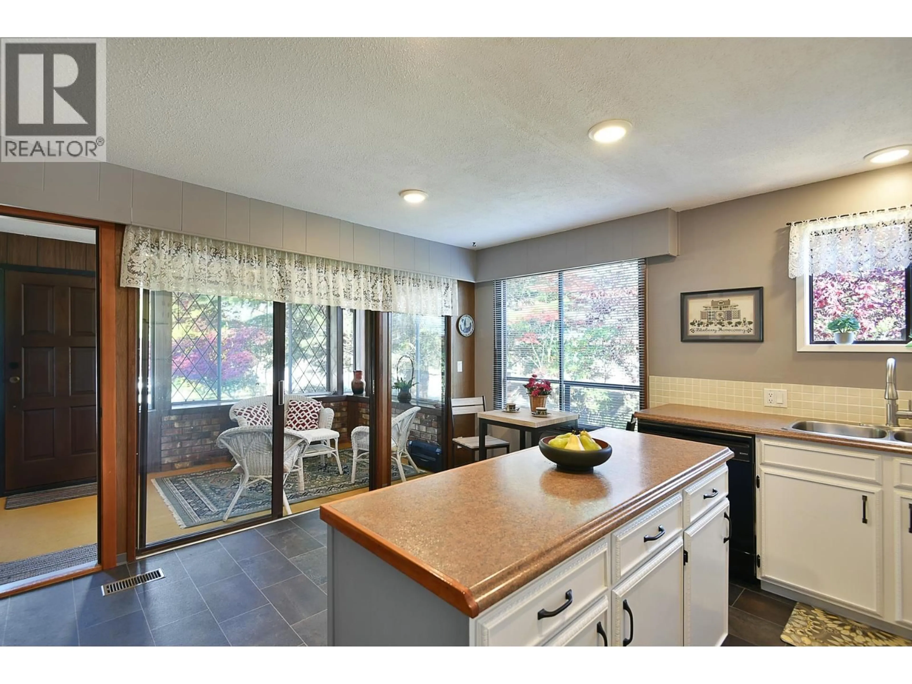 Open concept kitchen, ceramic/tile floor for 5619 TRAIL AVENUE, Sechelt British Columbia V0N3A0