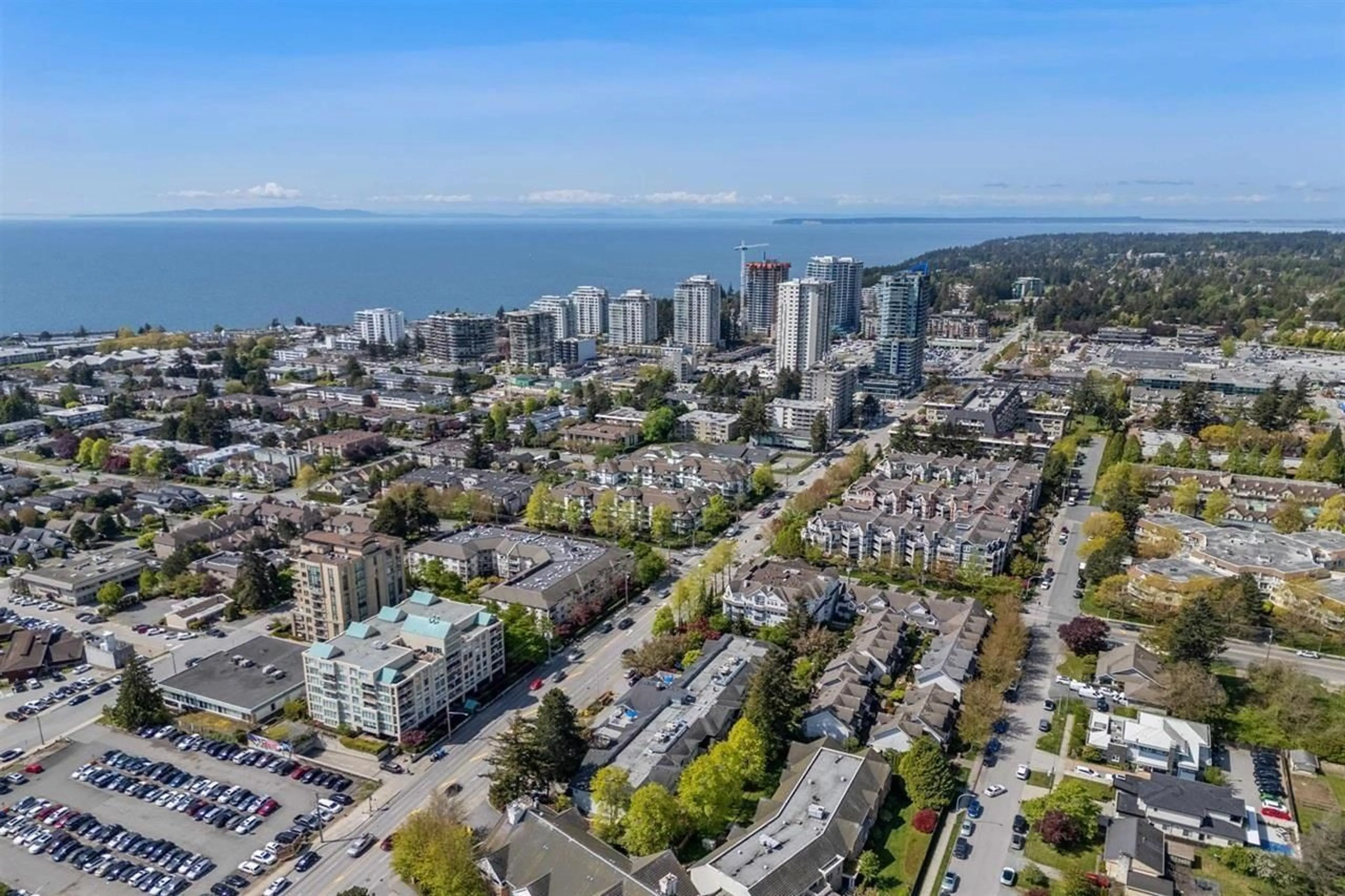 A pic from outside/outdoor area/front of a property/back of a property/a pic from drone, city buildings view from balcony for 506 - 15466 NORTH BLUFF ROAD, White Rock British Columbia V4B3G1