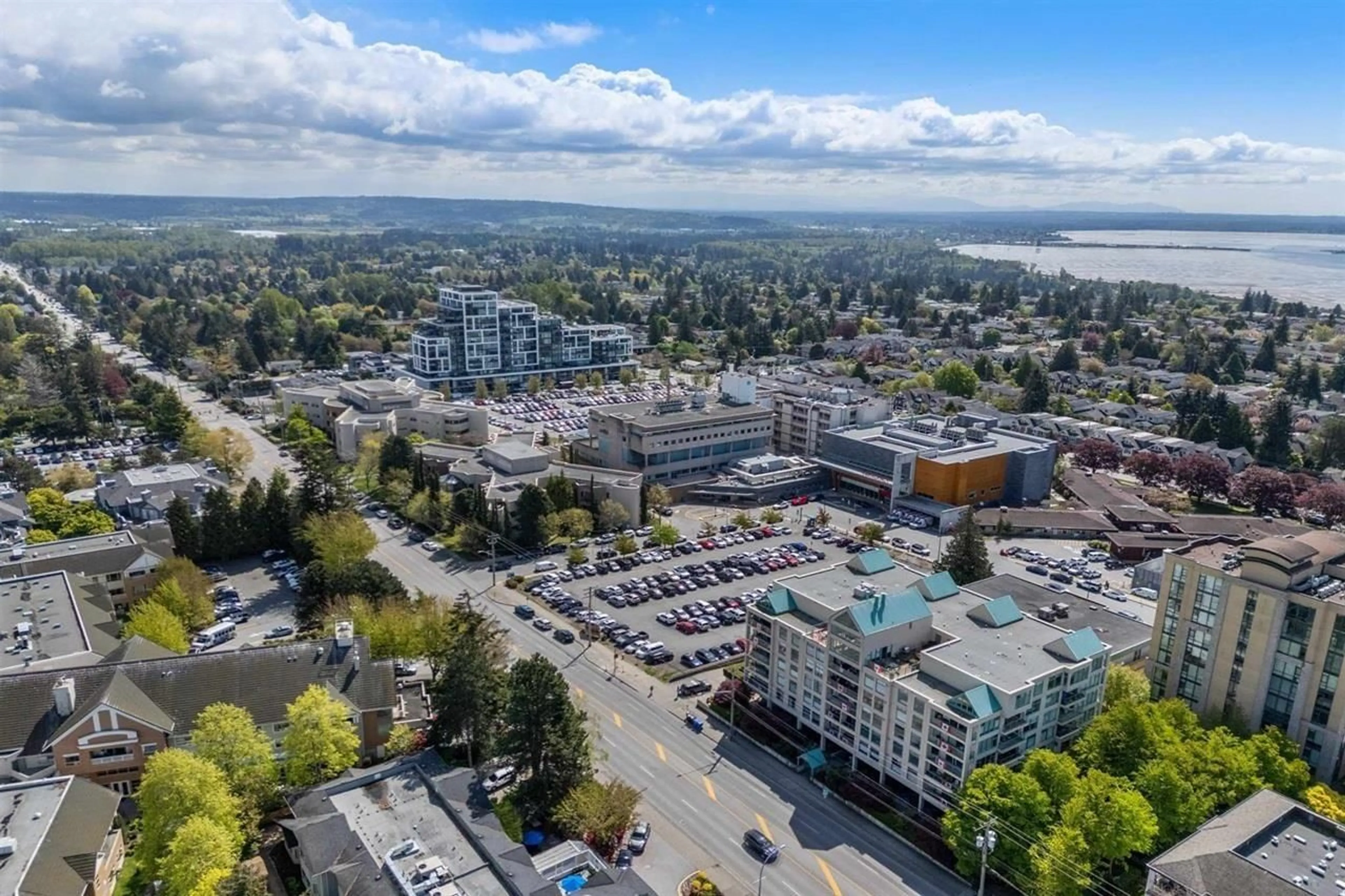A pic from outside/outdoor area/front of a property/back of a property/a pic from drone, unknown for 506 - 15466 NORTH BLUFF ROAD, White Rock British Columbia V4B3G1