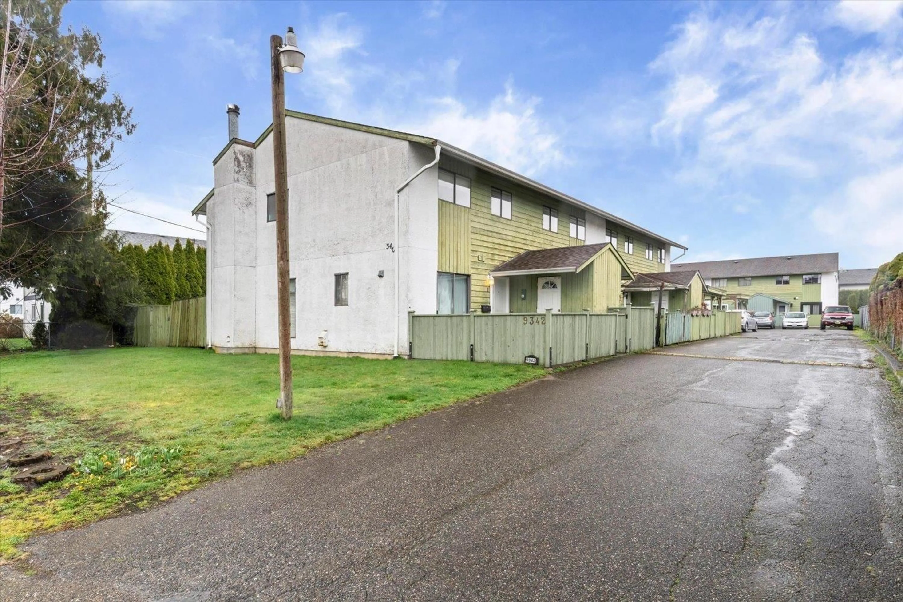 Unknown for 2 - 9342 HAZEL STREET, Chilliwack British Columbia V2P5N2
