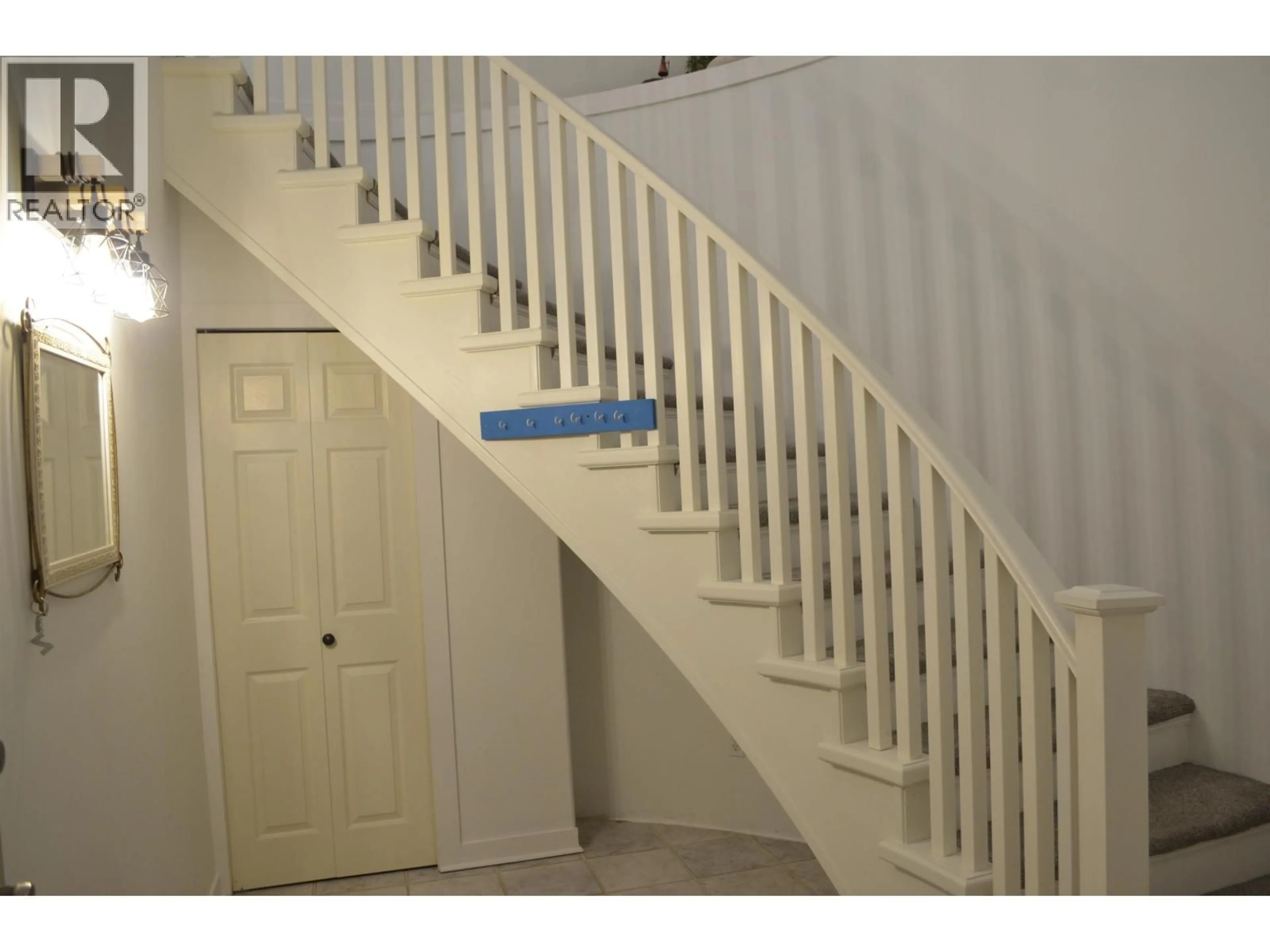 Stairs for 110 - 3176 PLATEAU BOULEVARD, Coquitlam British Columbia V3E3J2