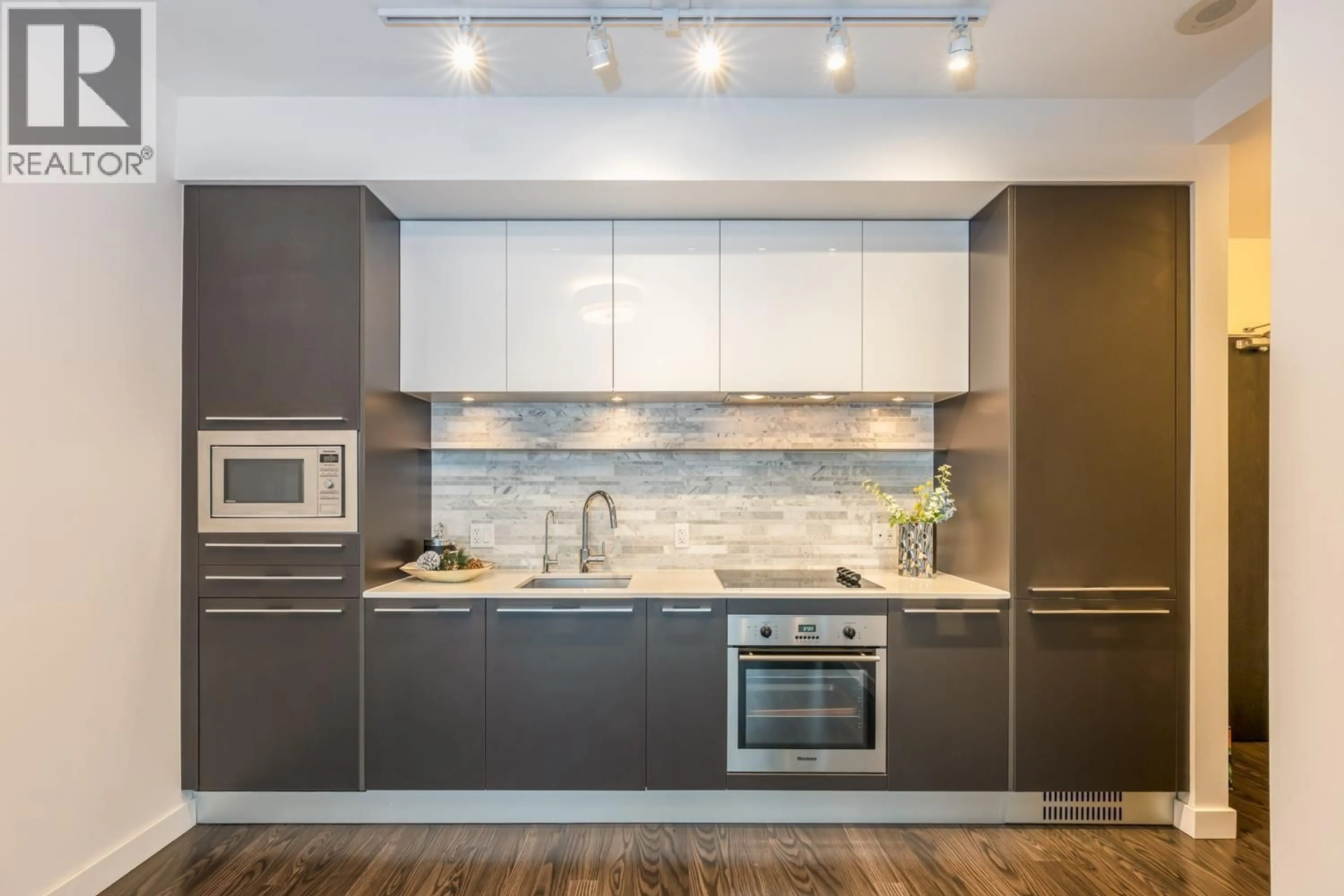 Contemporary kitchen, unknown for 2406 - 8031 NUNAVUT LANE, Vancouver British Columbia V5X0C9