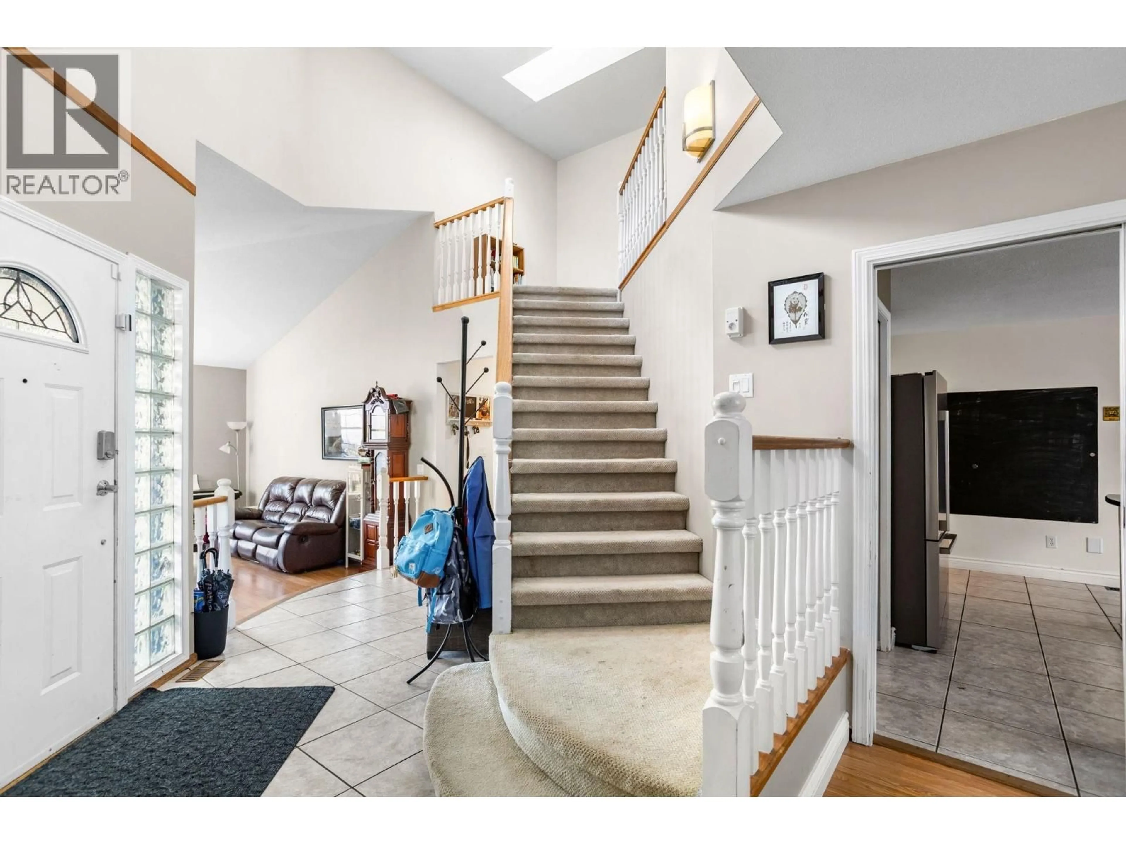 Indoor foyer for 1147 EARLS COURT, Port Coquitlam British Columbia V3C5N7