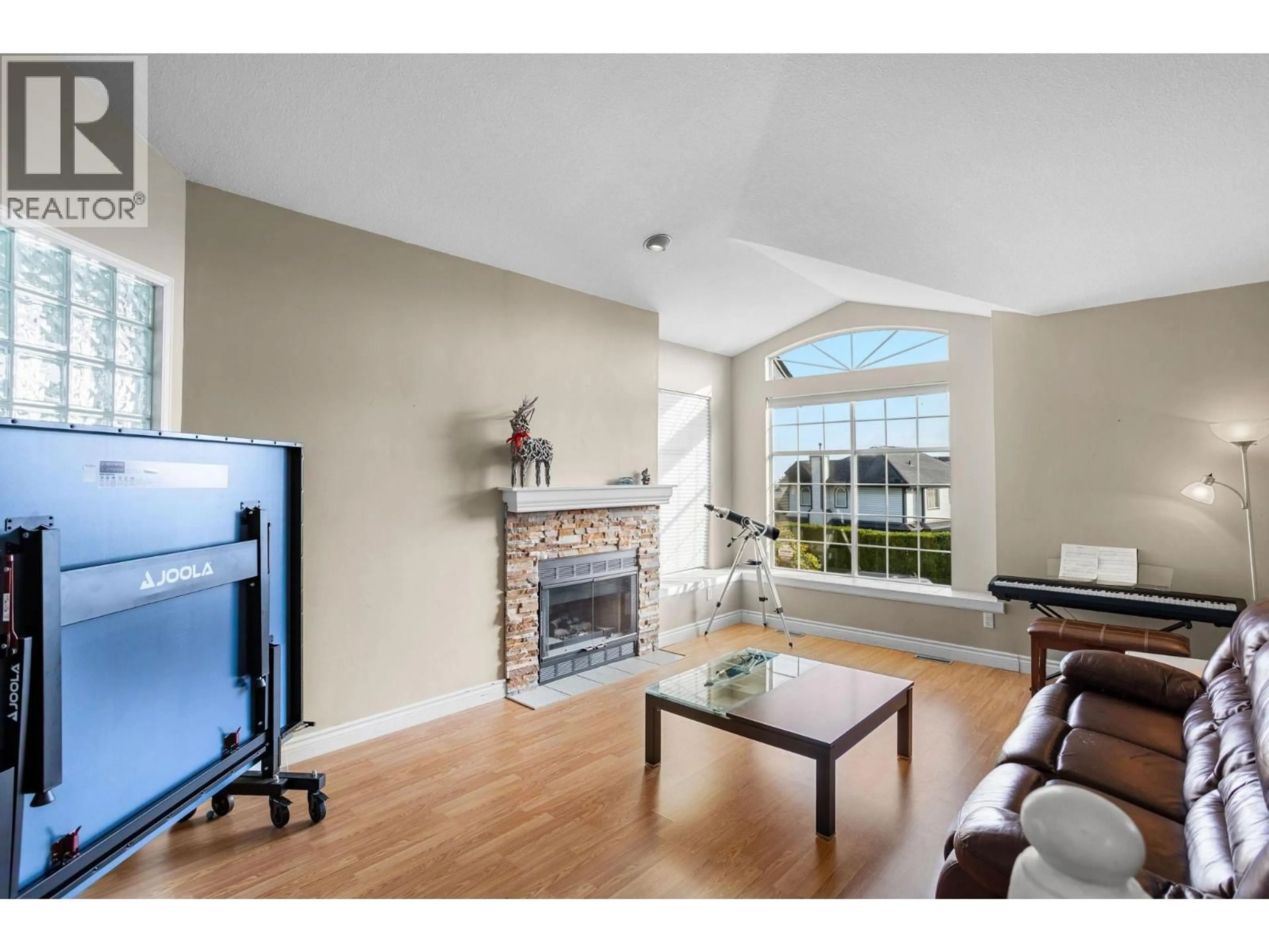 Living room with furniture, unknown for 1147 EARLS COURT, Port Coquitlam British Columbia V3C5N7