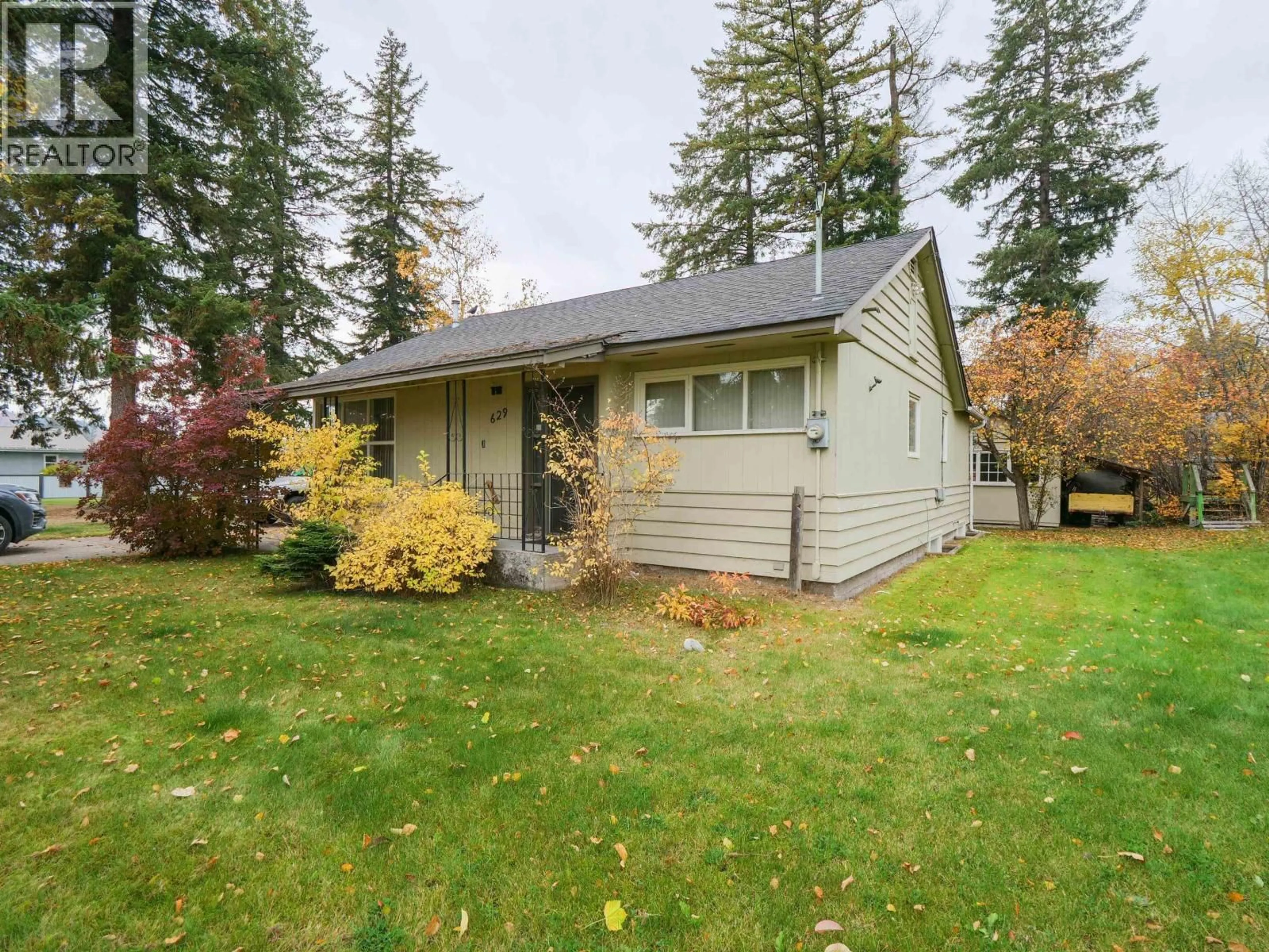 Home with vinyl exterior material, street for 629 WILSON STREET, Quesnel British Columbia V2J2W5