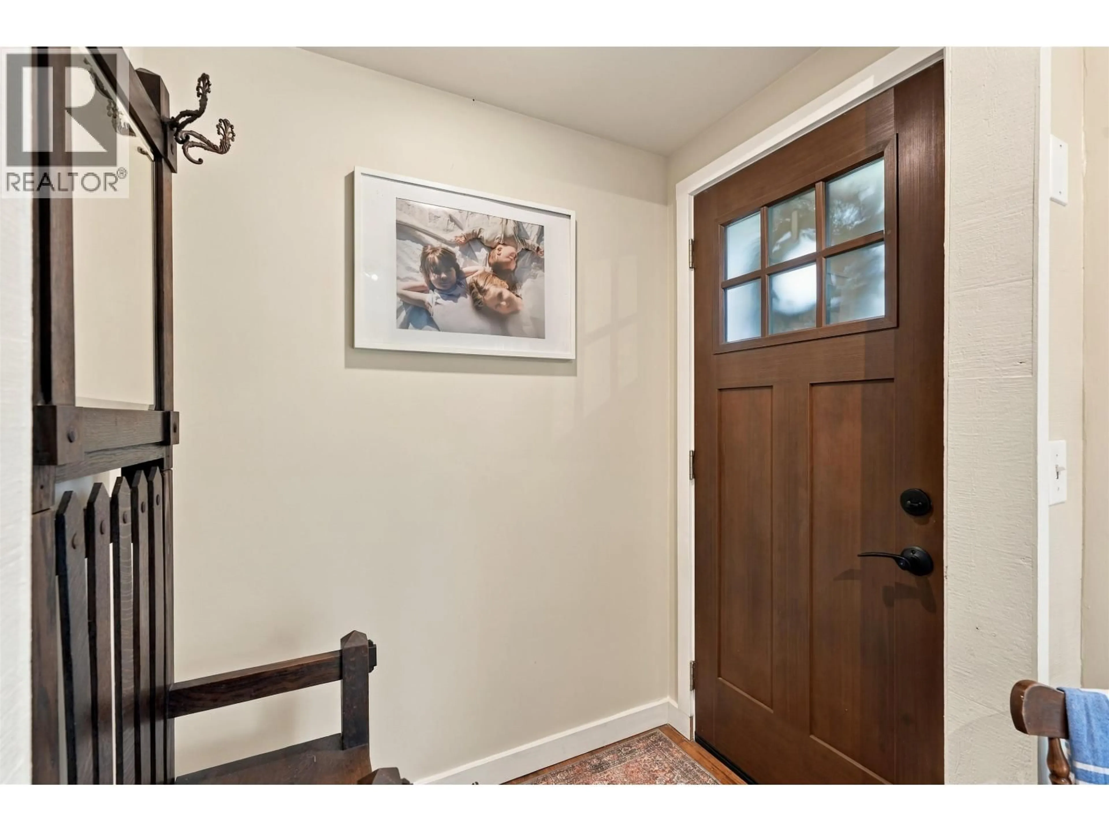 Indoor entryway for 5734 PEBBLE CRESCENT, Sechelt British Columbia V0N3A0