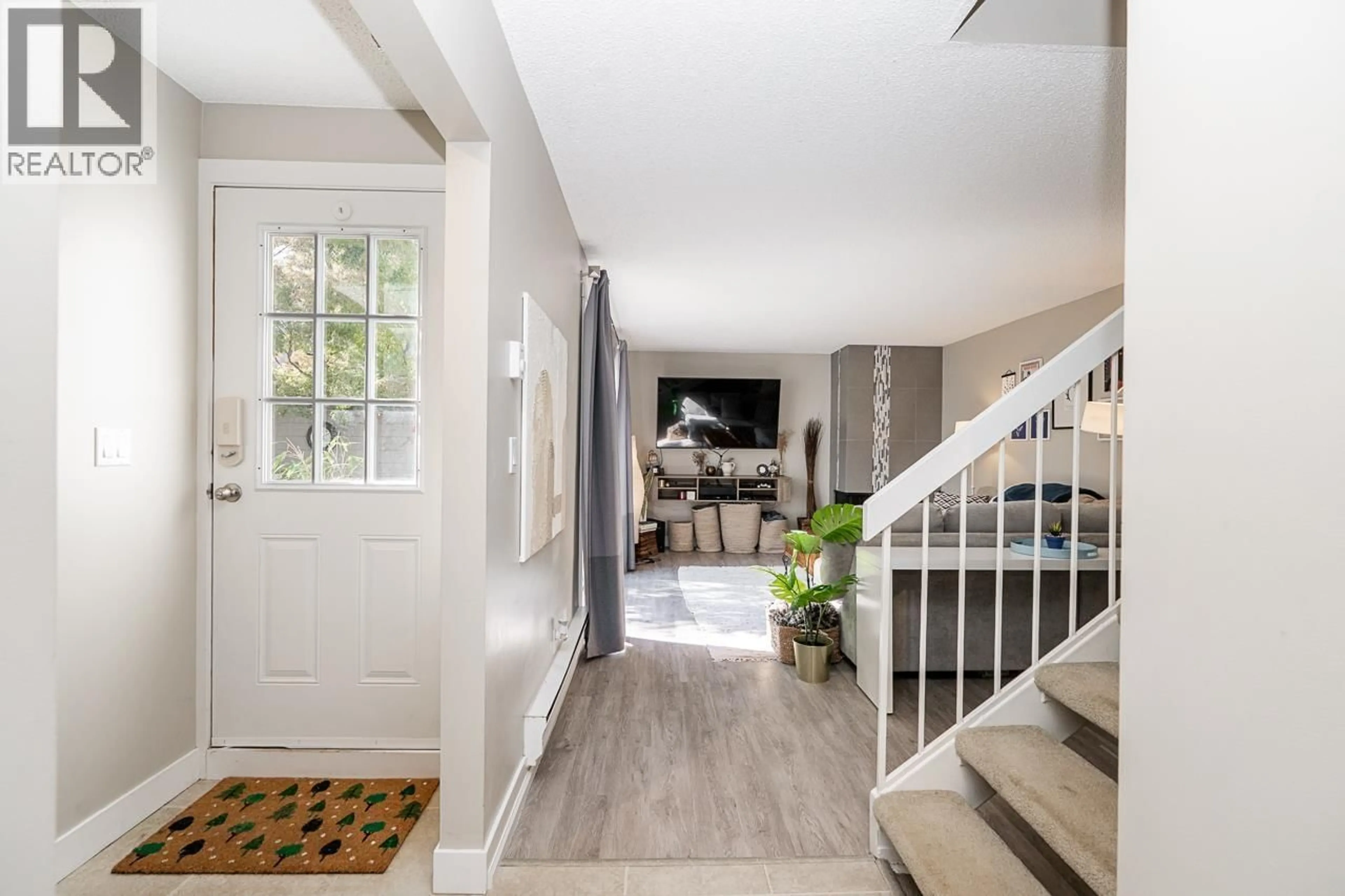Indoor entryway for 157 - 5421 10 AVENUE, Delta British Columbia V4M3T9