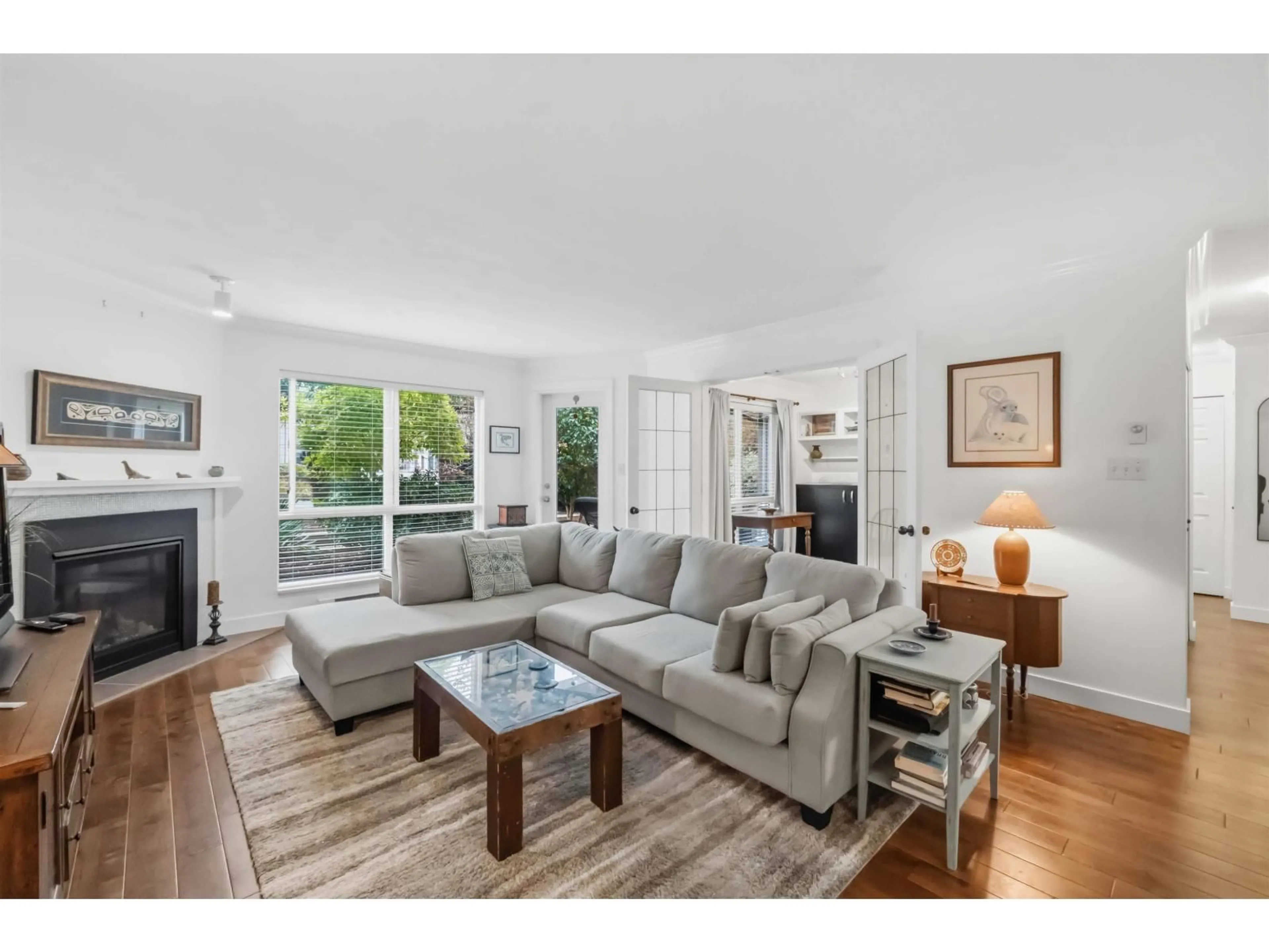 Living room with furniture, unknown for 107 - 15875 MARINE DRIVE, White Rock British Columbia V4B5J2