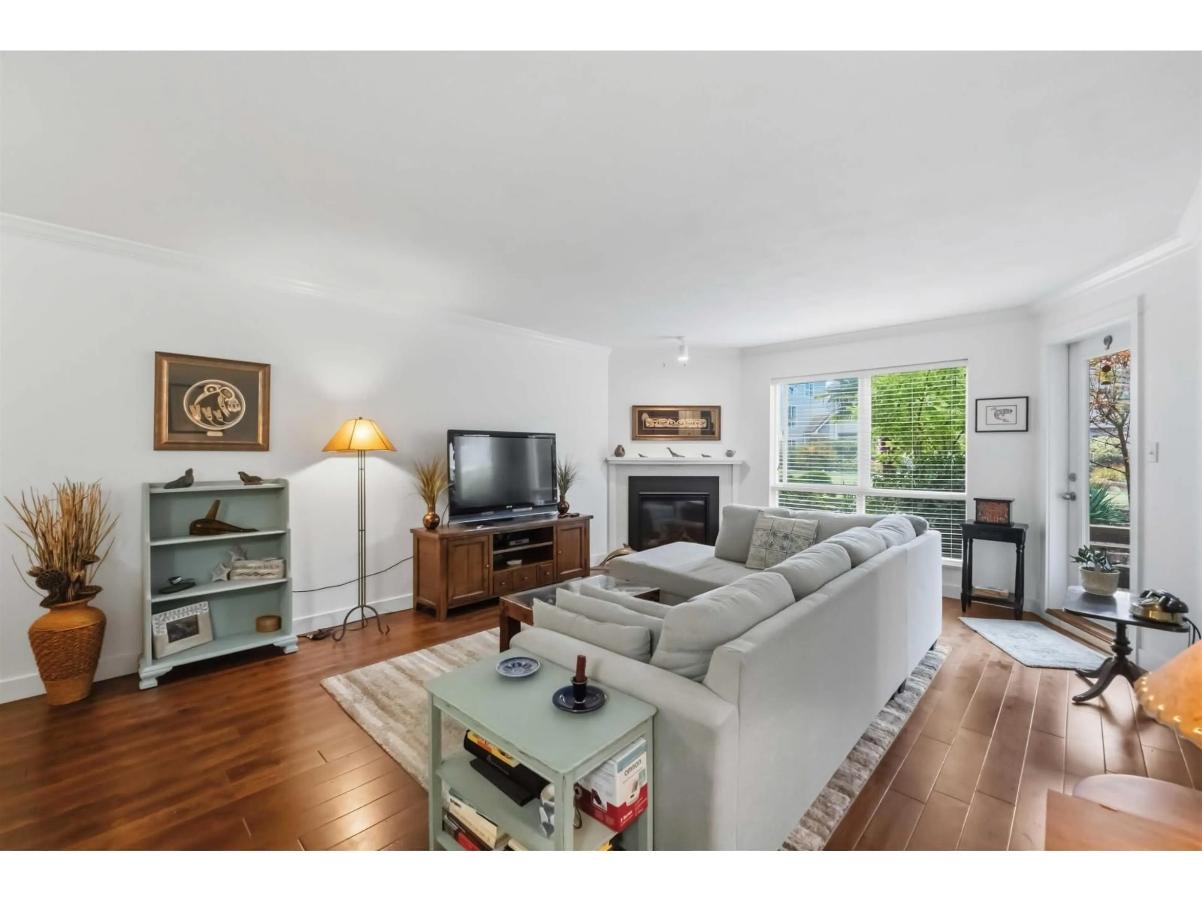 Living room with furniture, wood/laminate floor for 107 - 15875 MARINE DRIVE, White Rock British Columbia V4B5J2