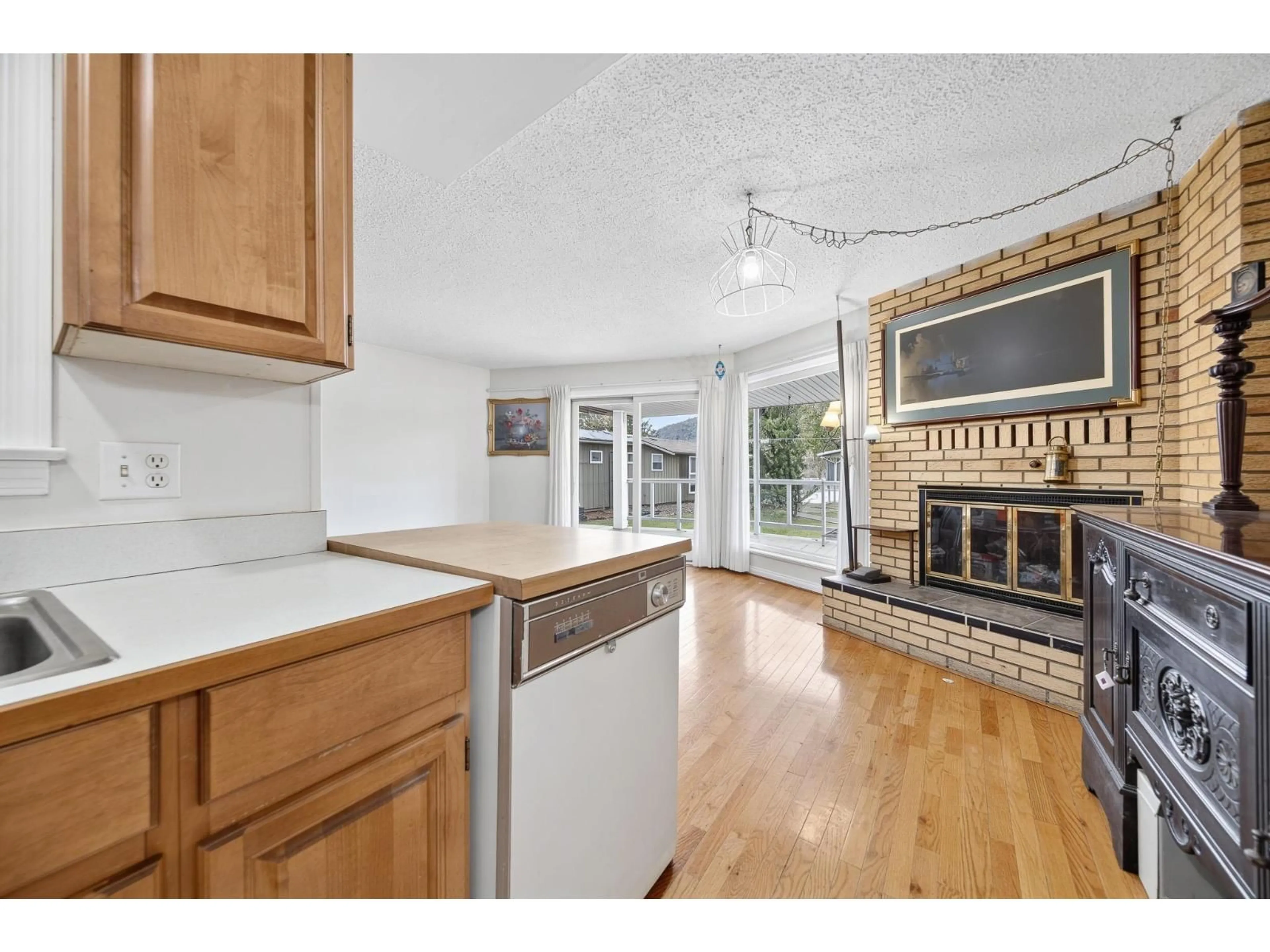 Unknown for 216 FIRST AVENUE, Cultus Lake British Columbia V2R4Y4