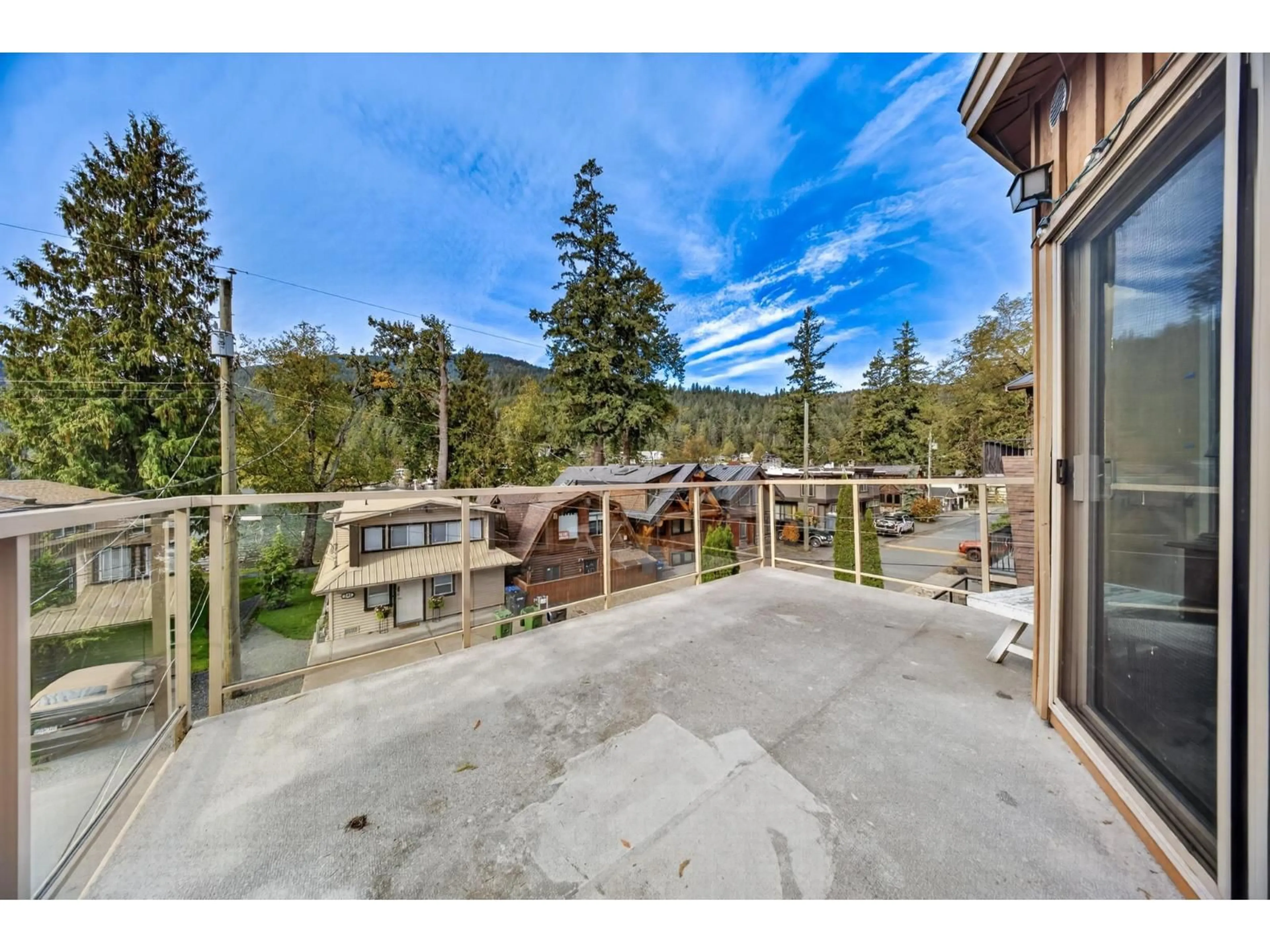Patio, mountain view for 216 FIRST AVENUE, Cultus Lake British Columbia V2R4Y4