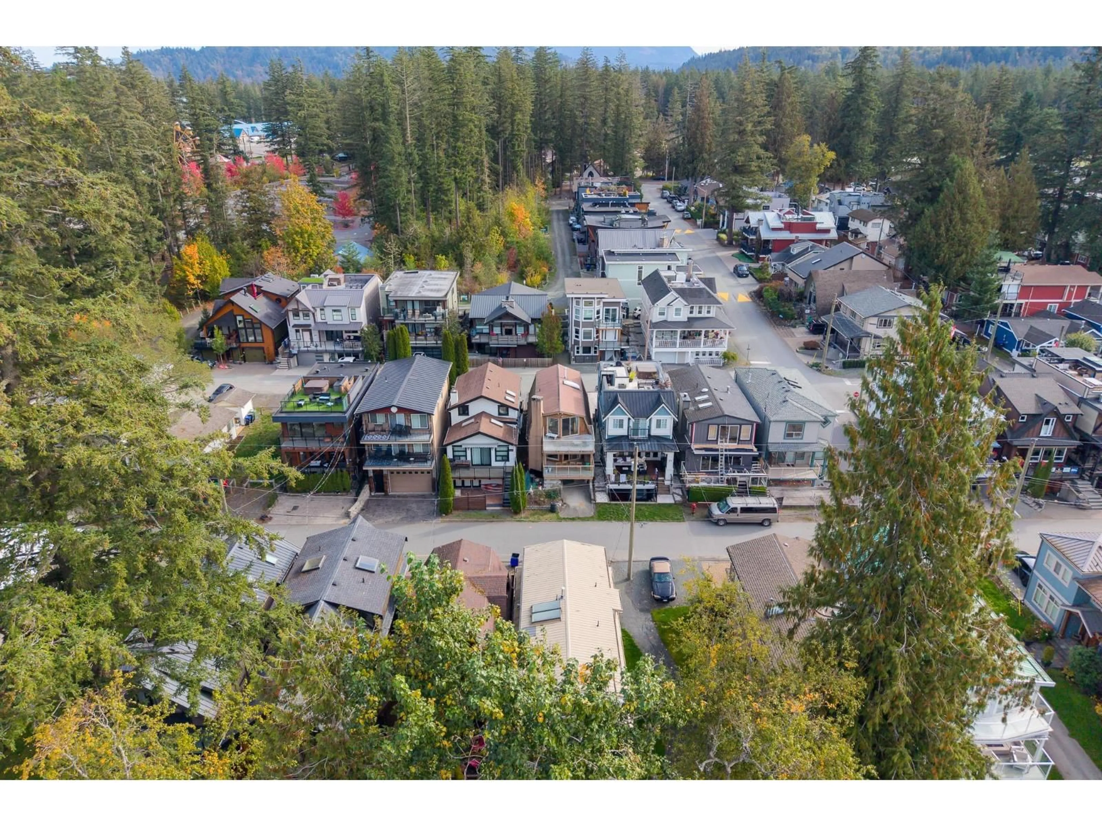 A pic from outside/outdoor area/front of a property/back of a property/a pic from drone, mountain view for 216 FIRST AVENUE, Cultus Lake British Columbia V2R4Y4
