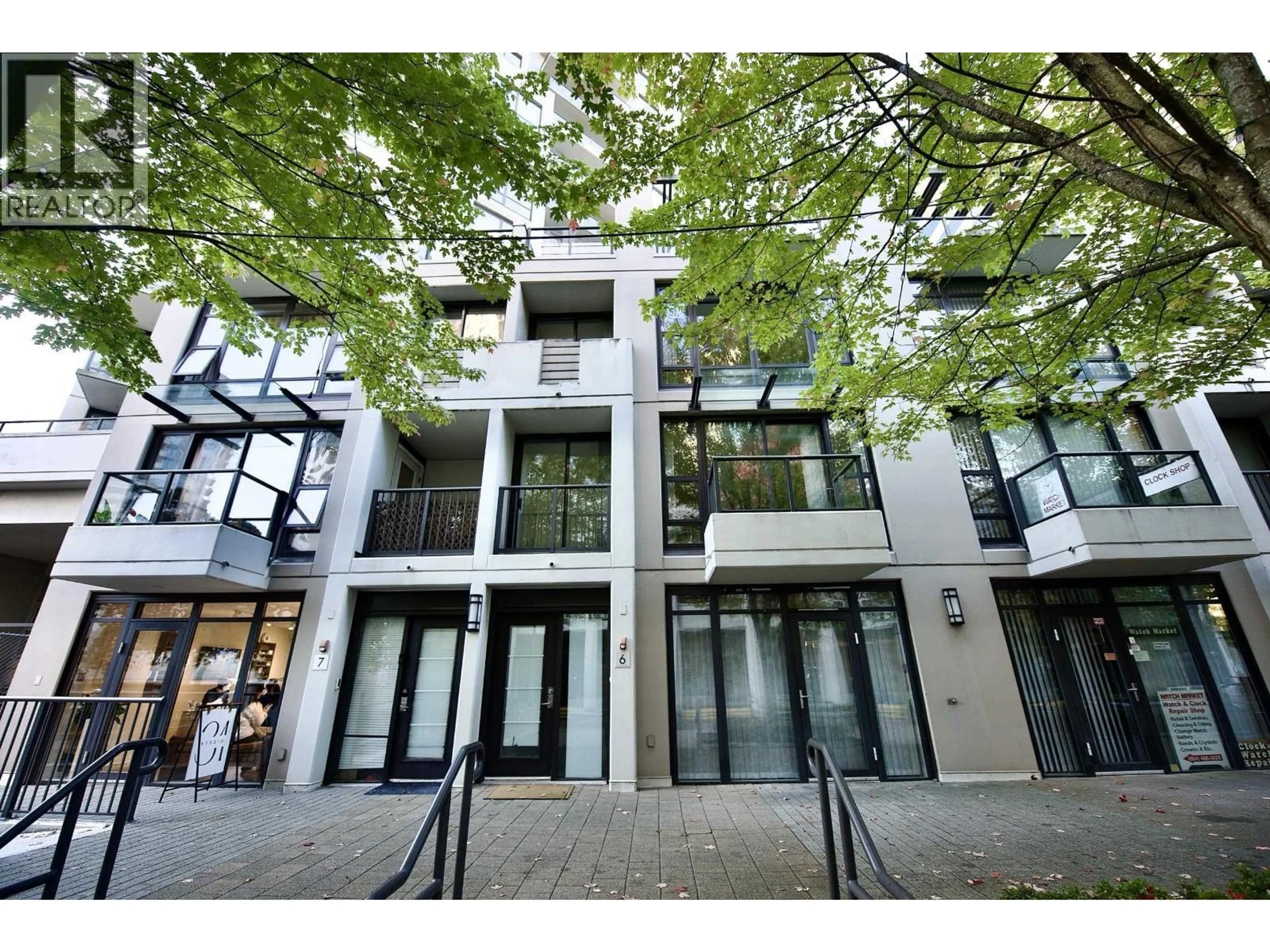 Indoor foyer for 6 - 1185 THE HIGH STREET, Coquitlam British Columbia V3B0A9