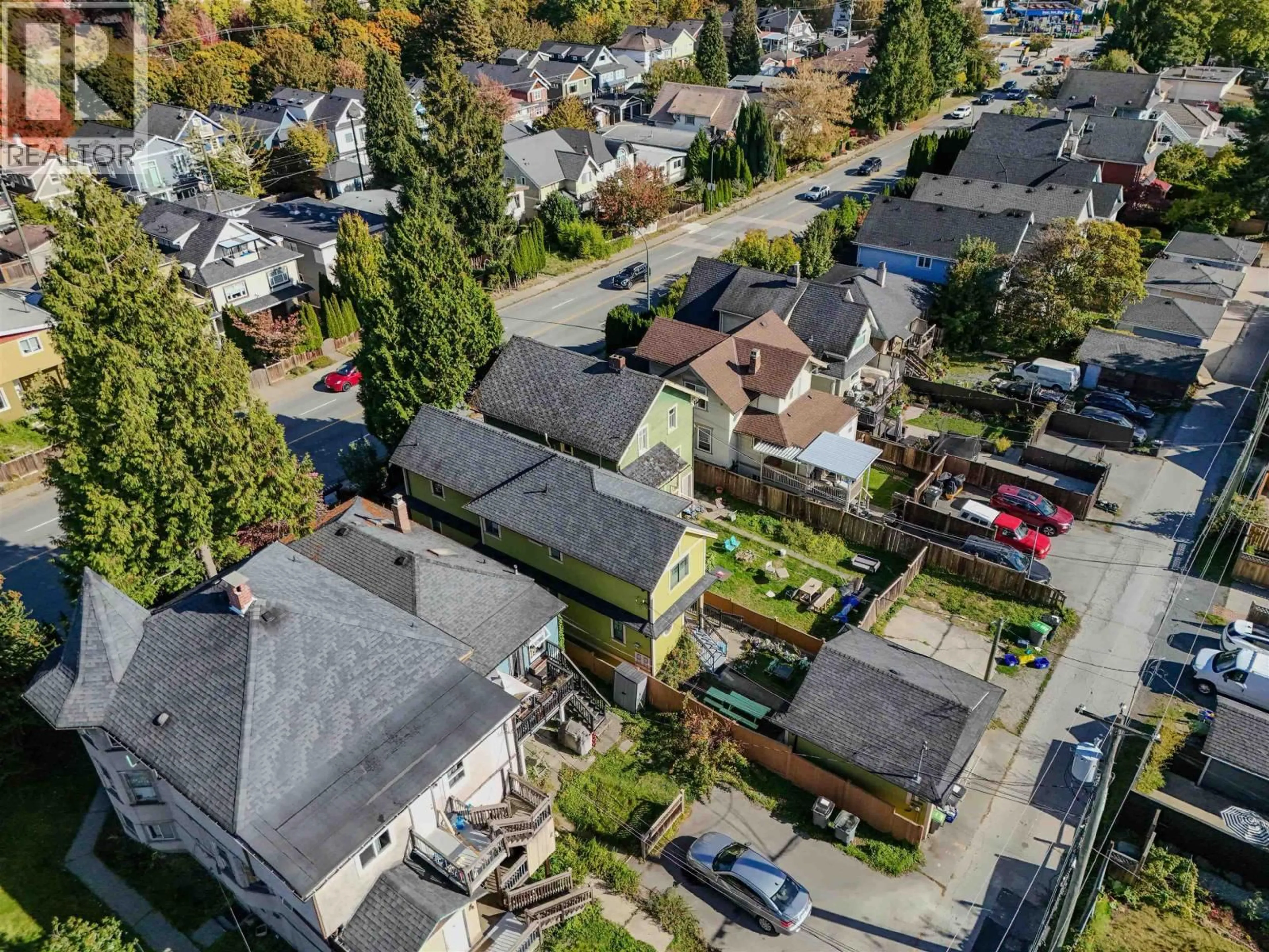 A pic from outside/outdoor area/front of a property/back of a property/a pic from drone, street for 1124 12TH AVENUE, Vancouver British Columbia V5T2J9