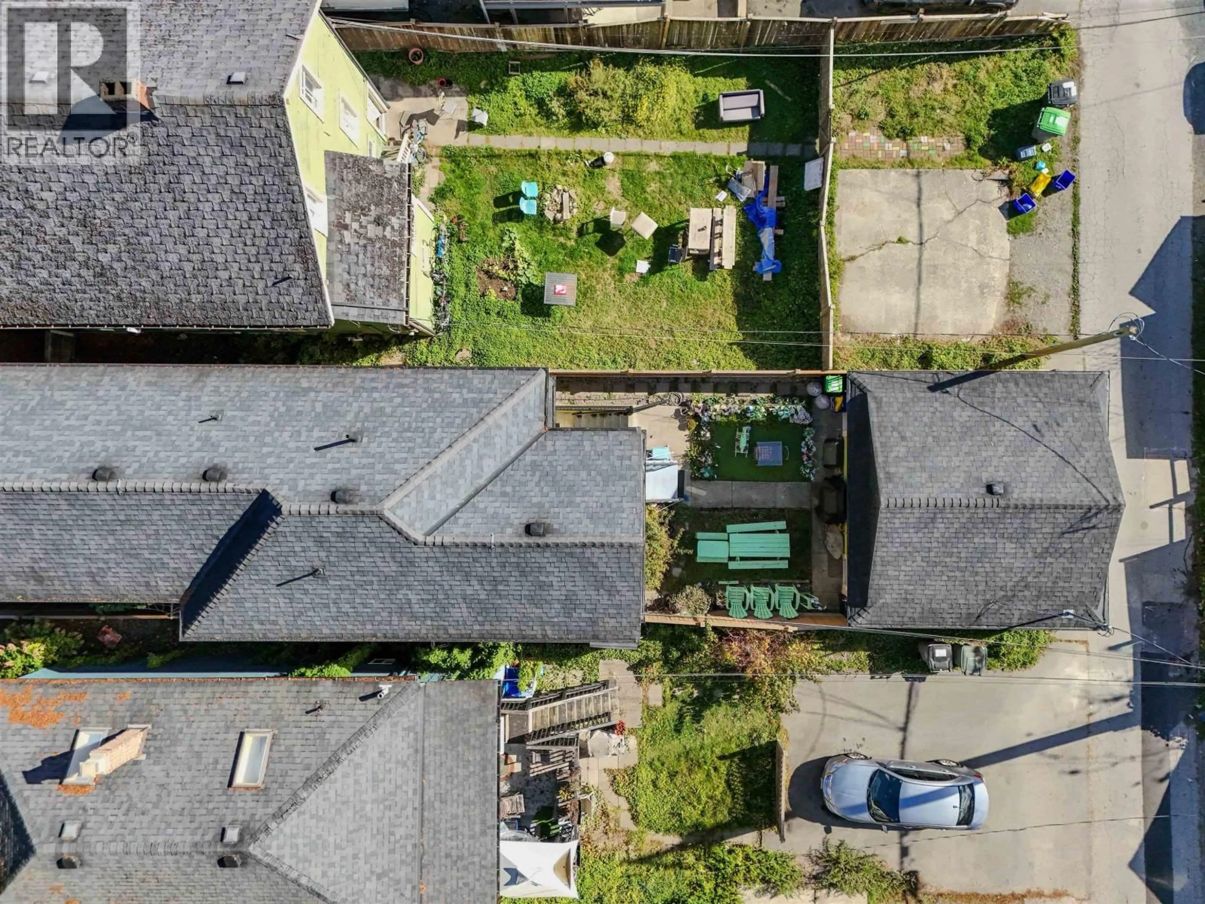 A pic from outside/outdoor area/front of a property/back of a property/a pic from drone, street for 1124 12TH AVENUE, Vancouver British Columbia V5T2J9
