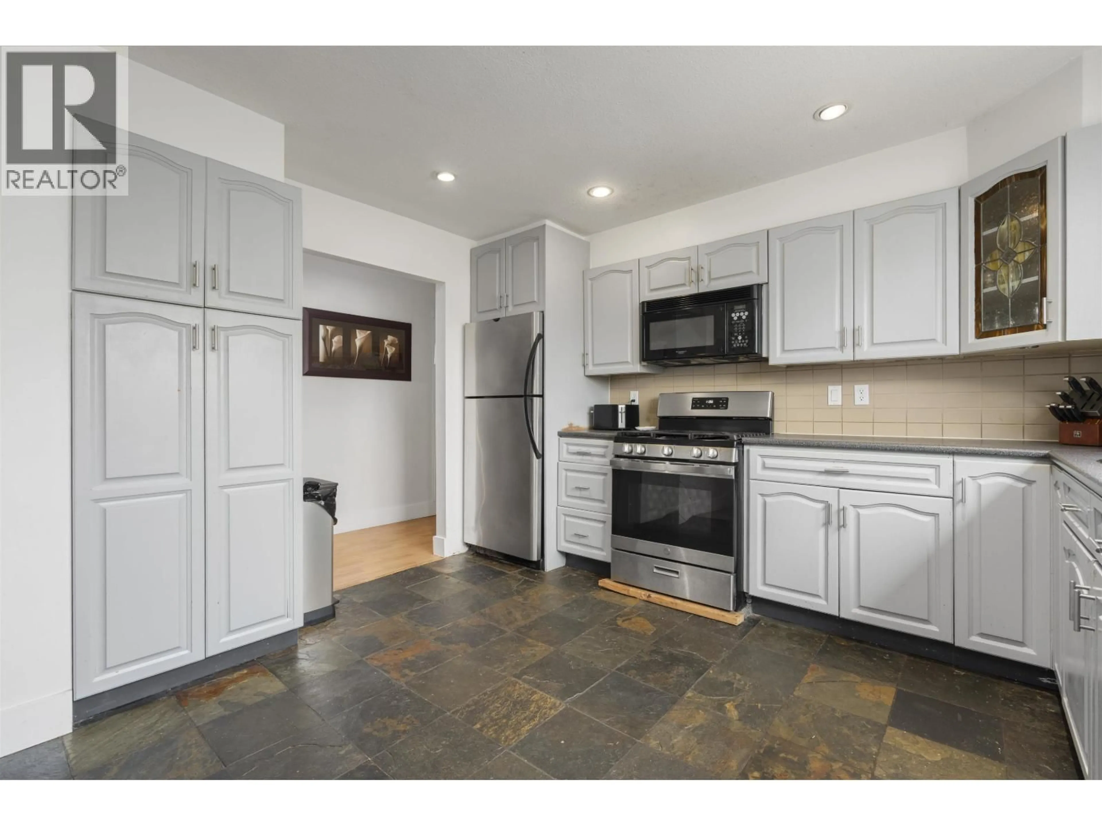 Standard kitchen, ceramic/tile floor for 12116 LAITY STREET, Maple Ridge British Columbia V2X5A8