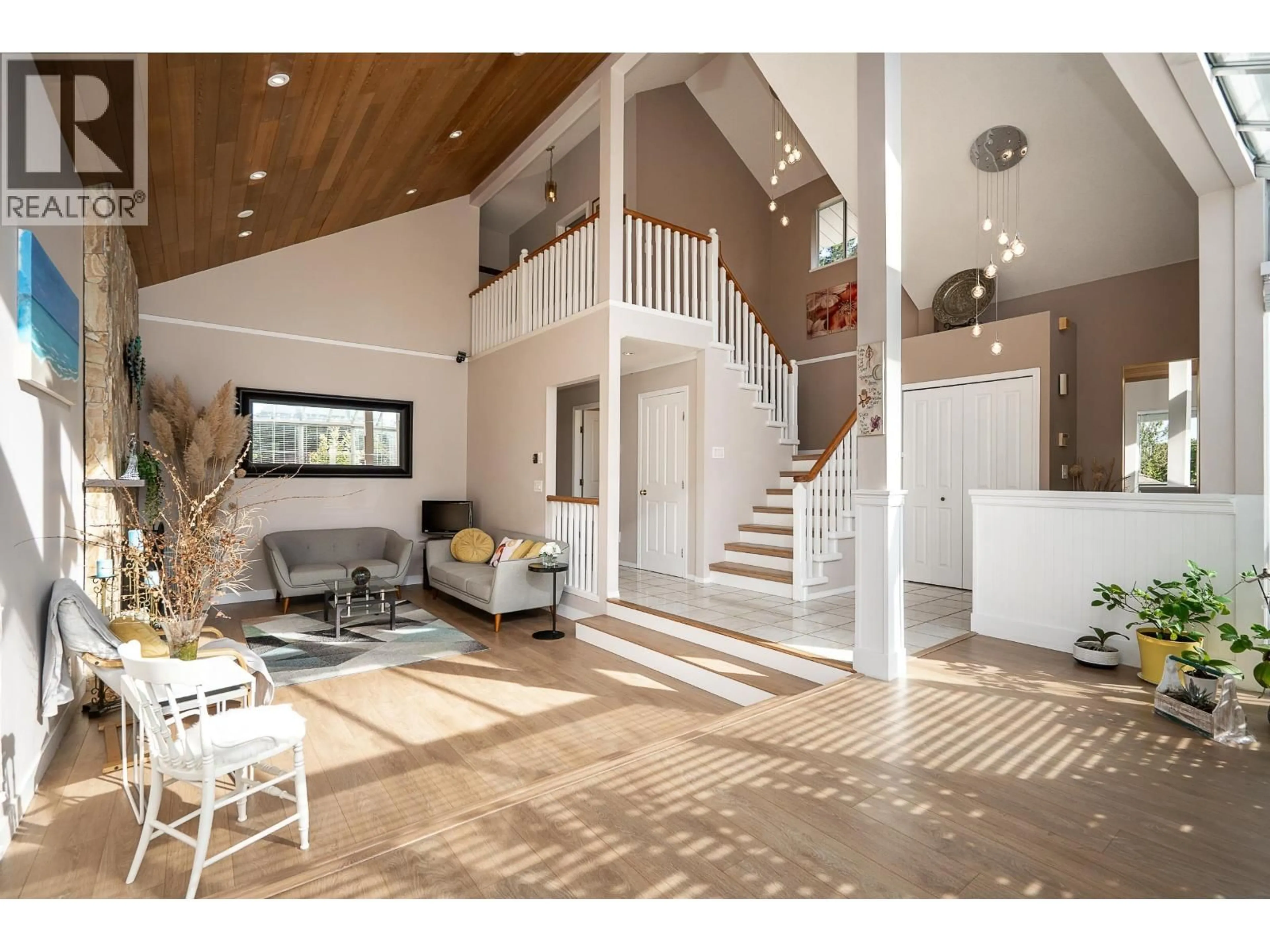 Indoor entryway for 389 METTA STREET, Port Moody British Columbia V3H2Y6