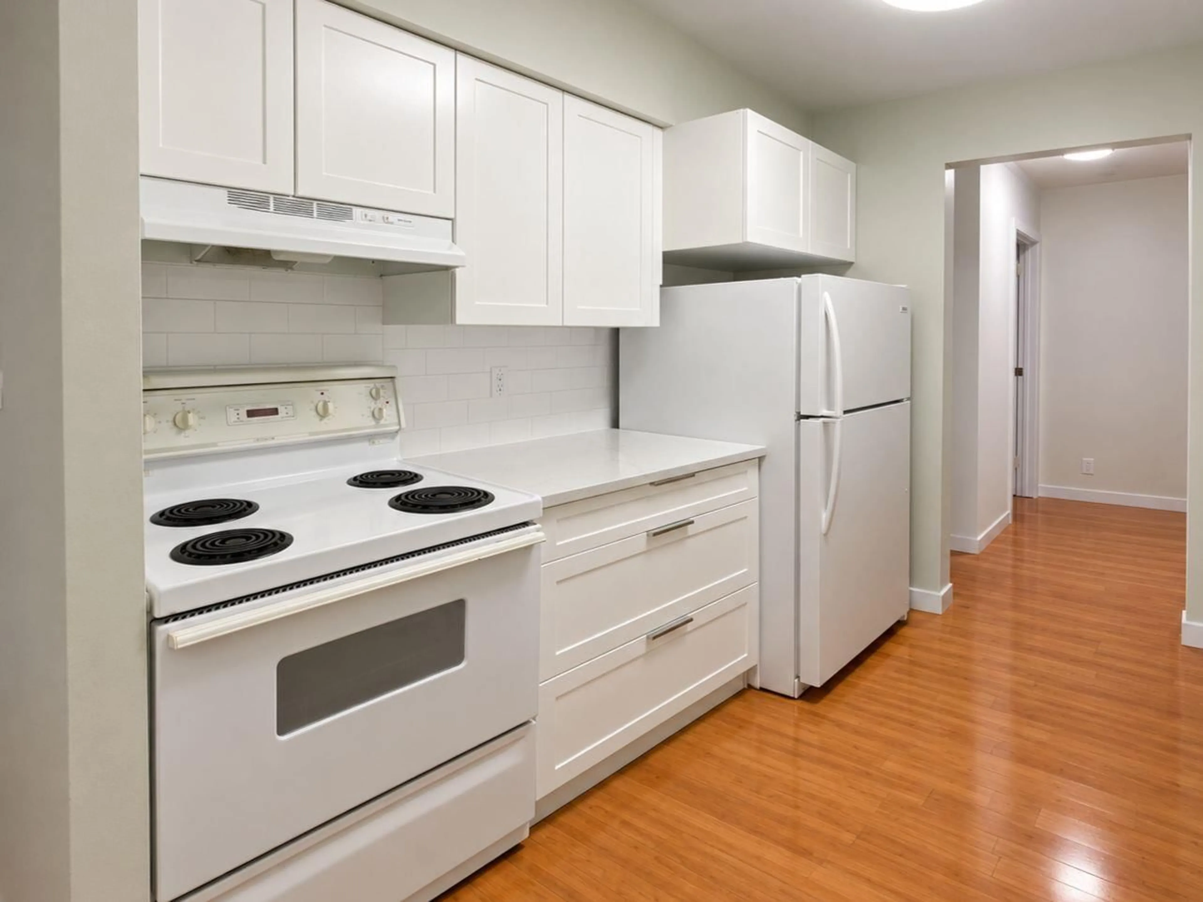 Standard kitchen, wood/laminate floor for 1207 - 10620 150 STREET, Surrey British Columbia V3R7S1