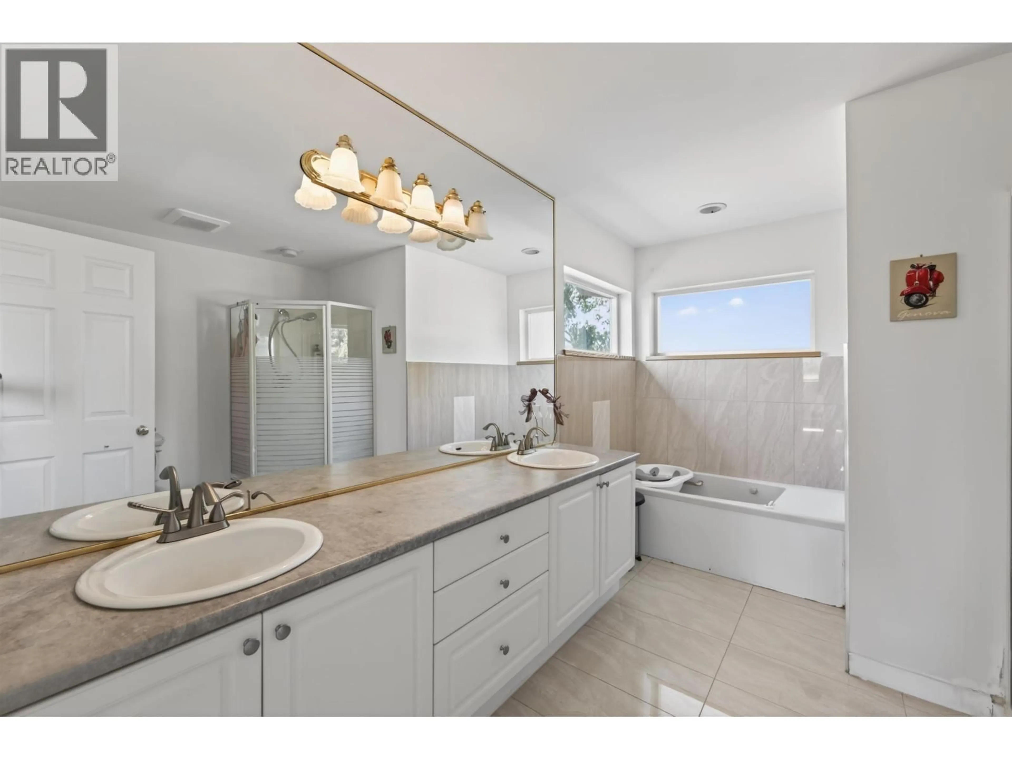 Standard bathroom, ceramic/tile floor for 3456 36TH AVENUE, Vancouver British Columbia V6N2R9