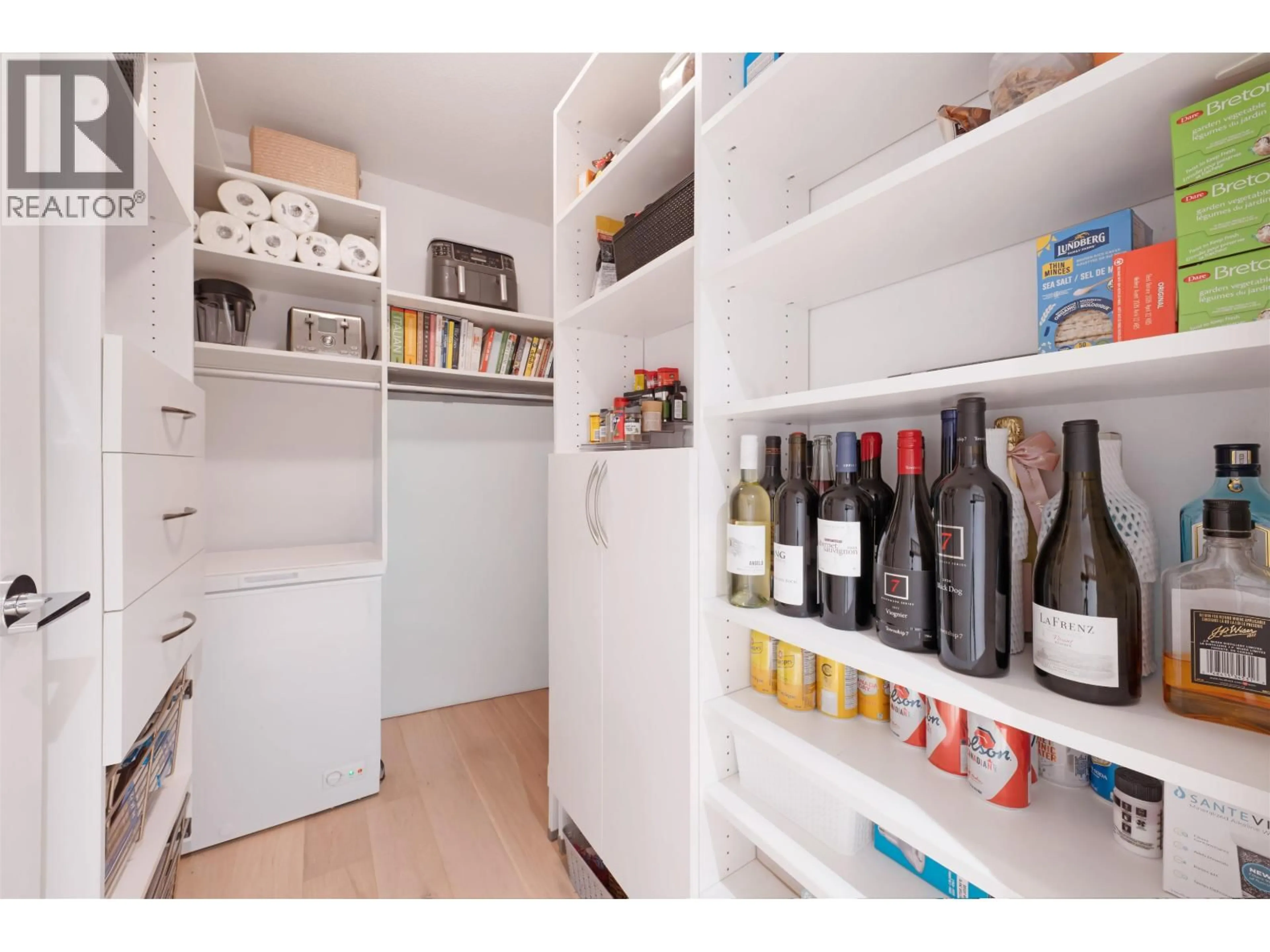 Standard kitchen, unknown for 1305 - 1133 HOMER STREET, Vancouver British Columbia V6B0B1