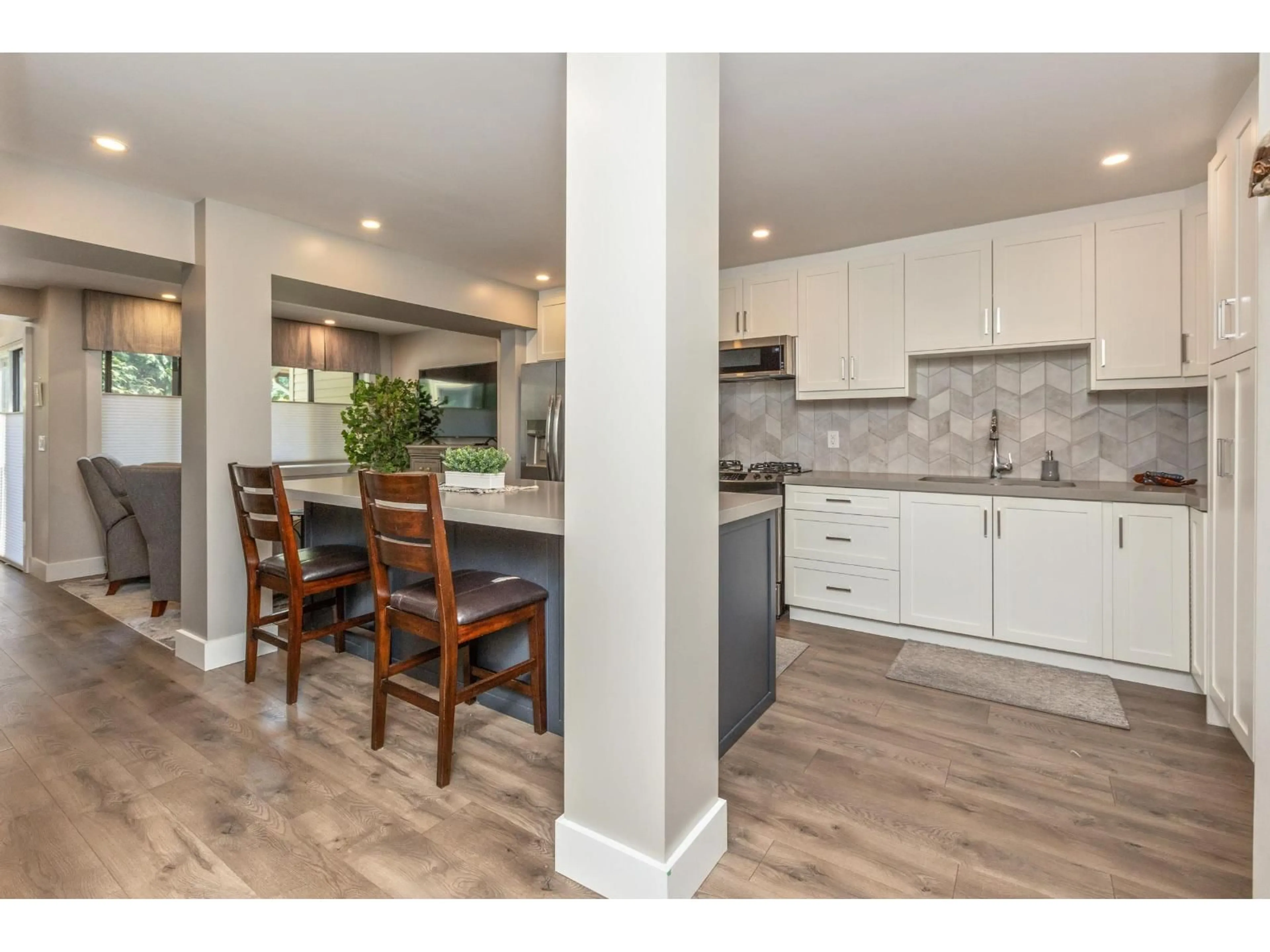 Open concept kitchen, unknown for 15804 MCBETH ROAD, Surrey British Columbia V4A5X3