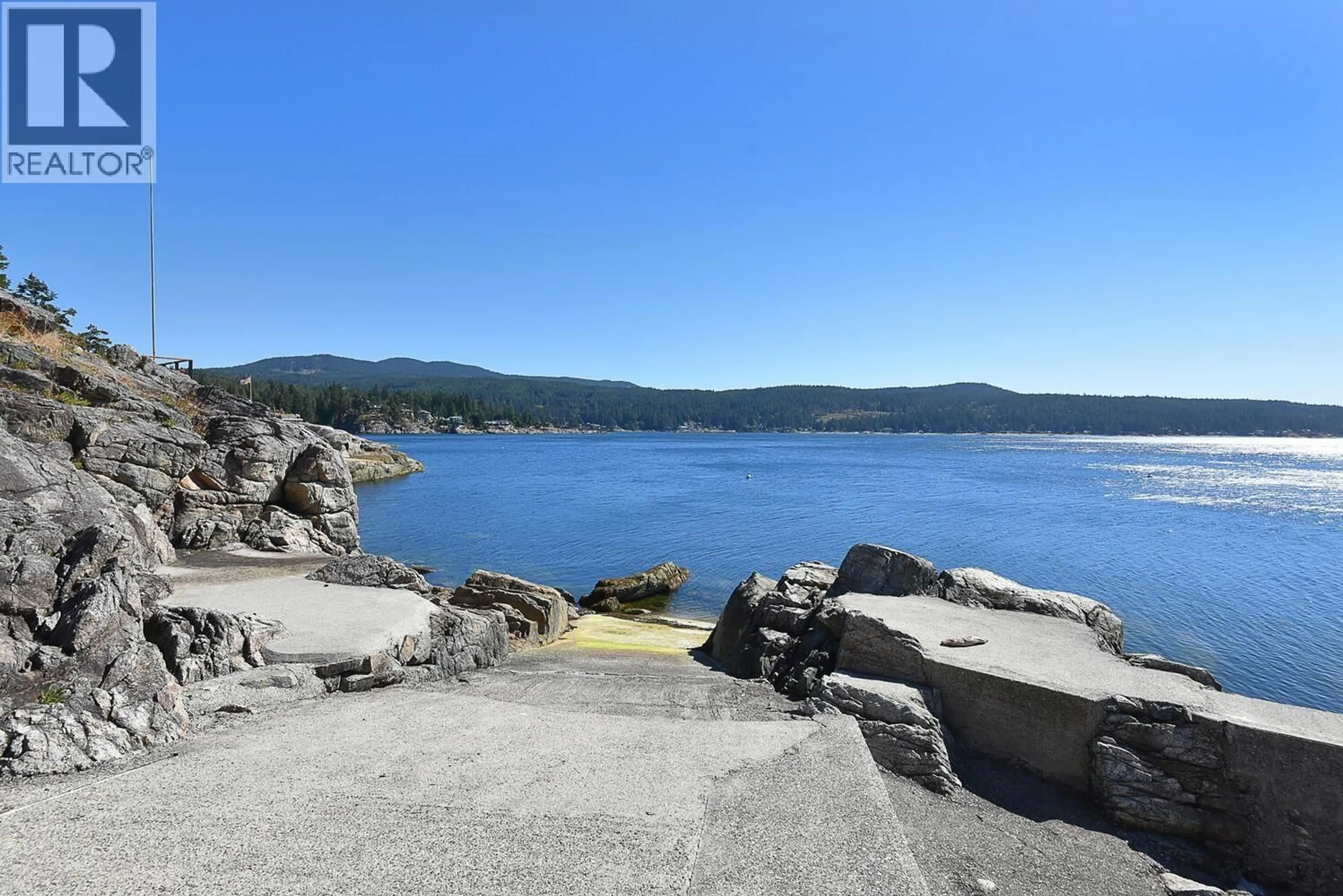 Patio, water/lake/river/ocean view for 5350 SUSAN WAY, Halfmoon Bay British Columbia V7Z1B5