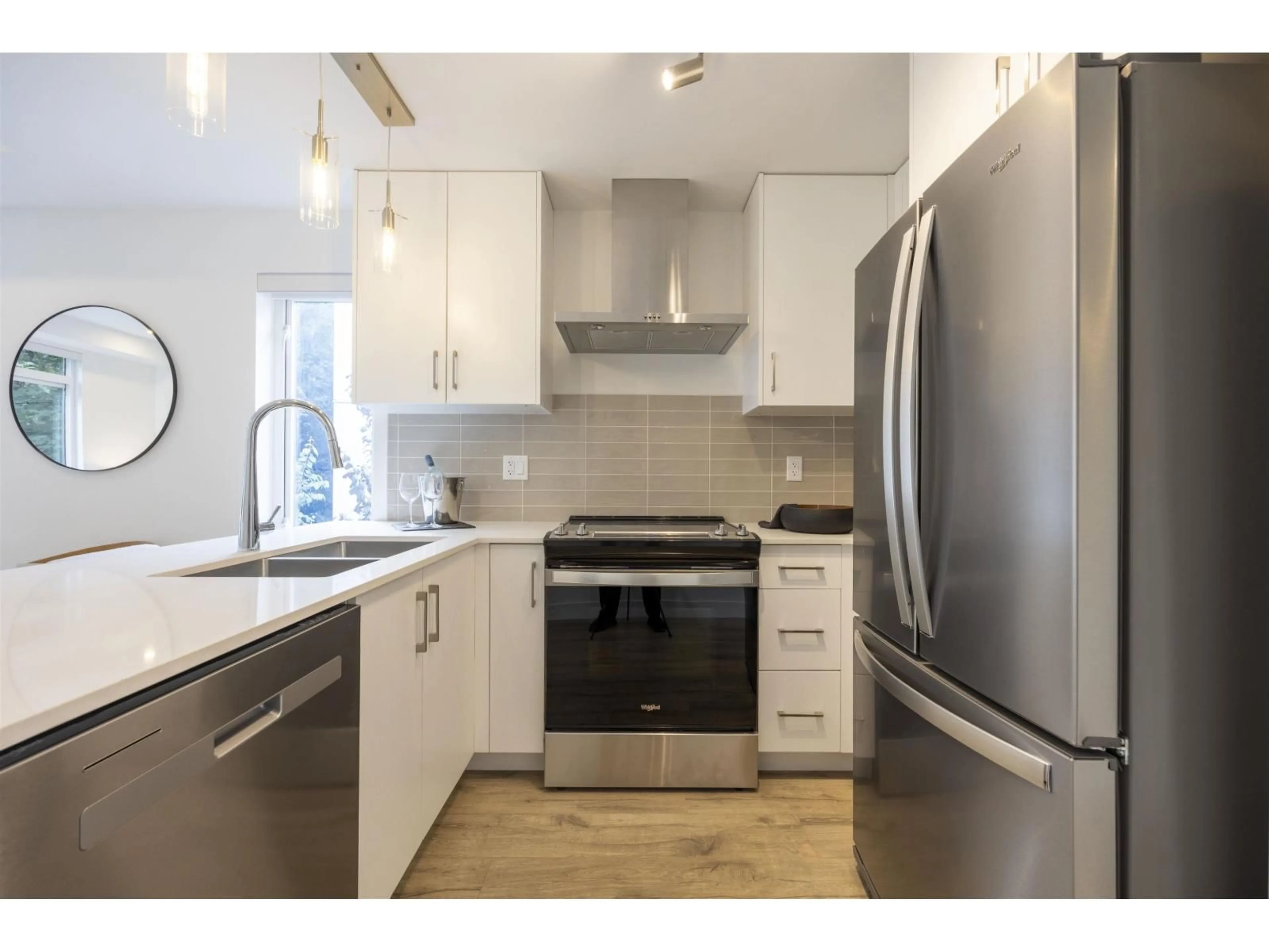 Open concept kitchen, unknown for 32 - 6328 KING GEORGE BOULEVARD, Surrey British Columbia V3X0L4
