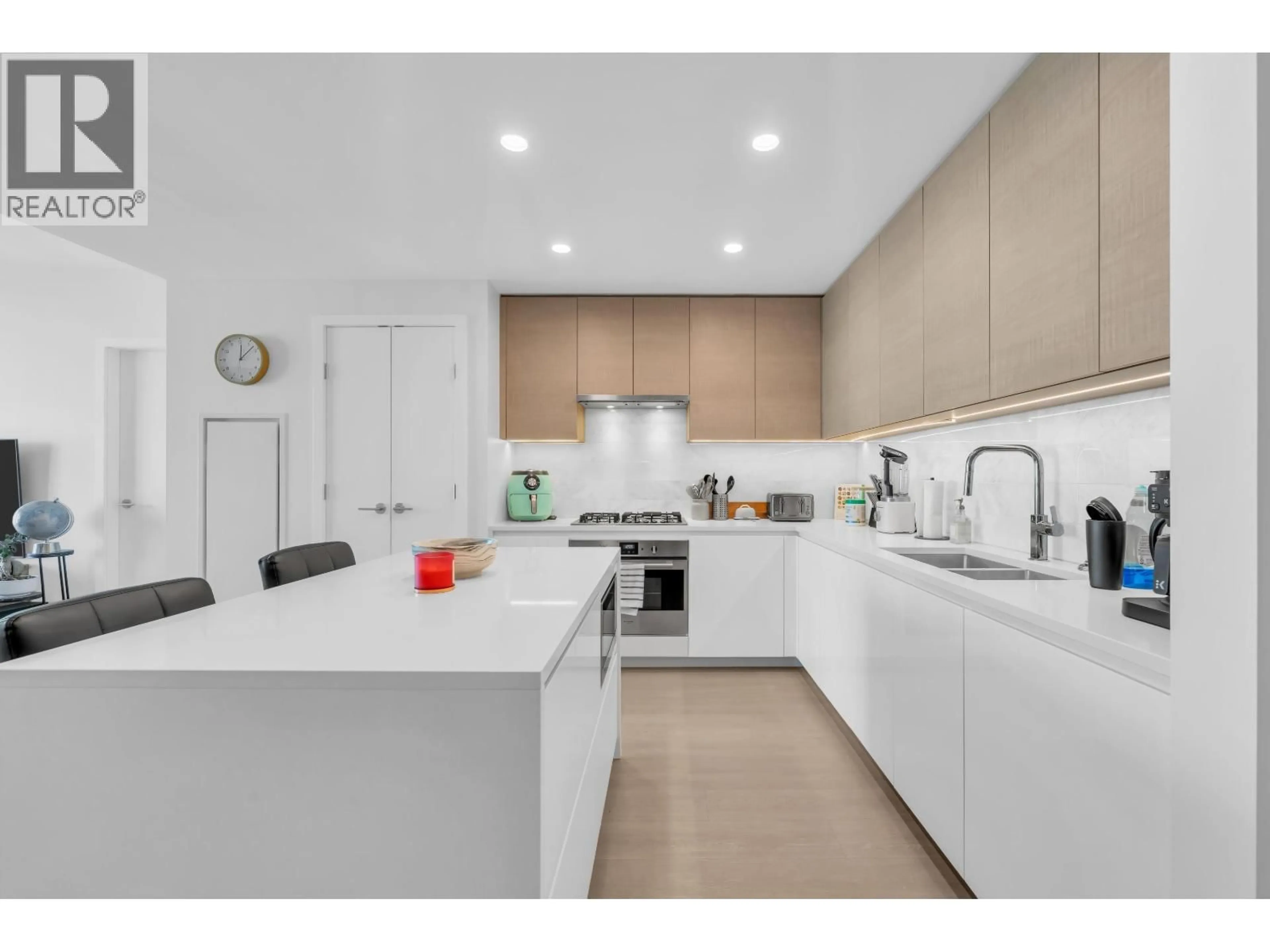 Contemporary kitchen, unknown for 2506 - 4168 LOUGHEED HIGHWAY, Burnaby British Columbia V5C0N9