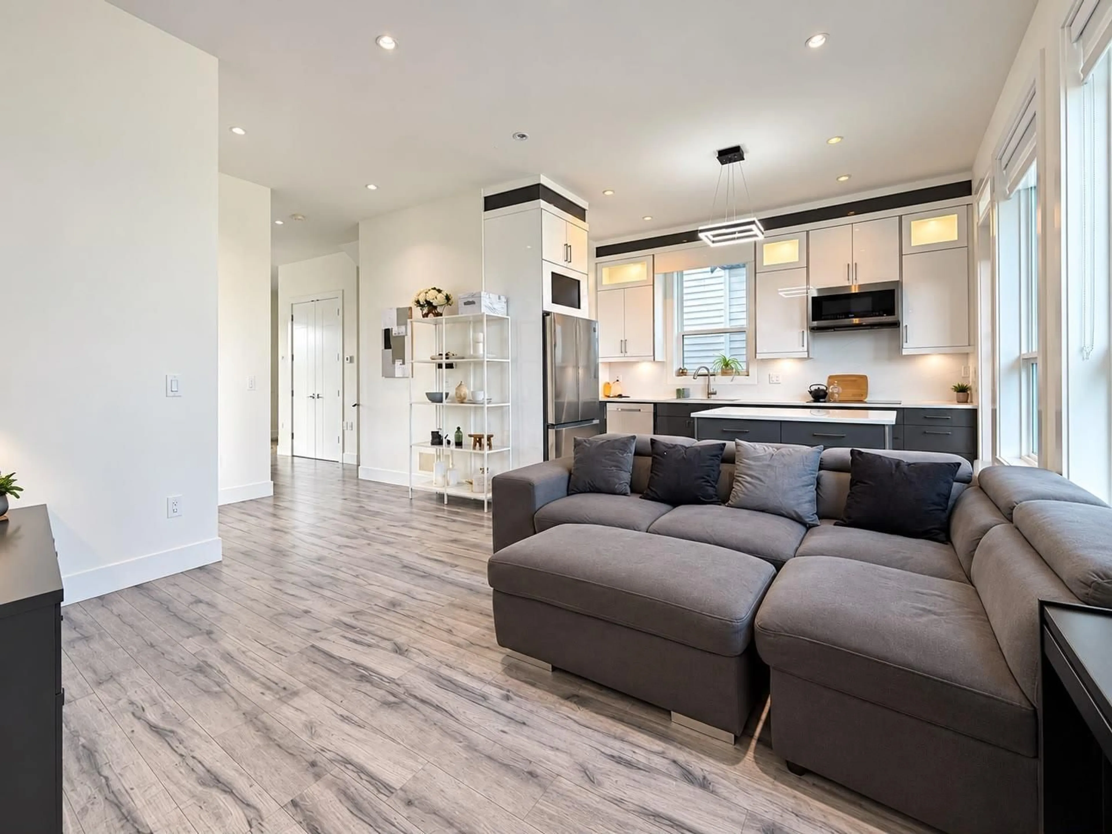 Open concept kitchen, unknown for 19305 71 AVENUE, Surrey British Columbia V4N1N2