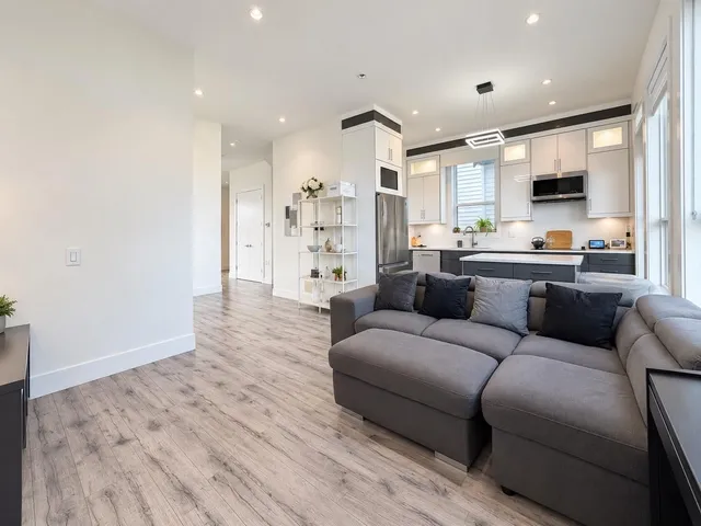 19305 71 AVENUE, Surrey 4