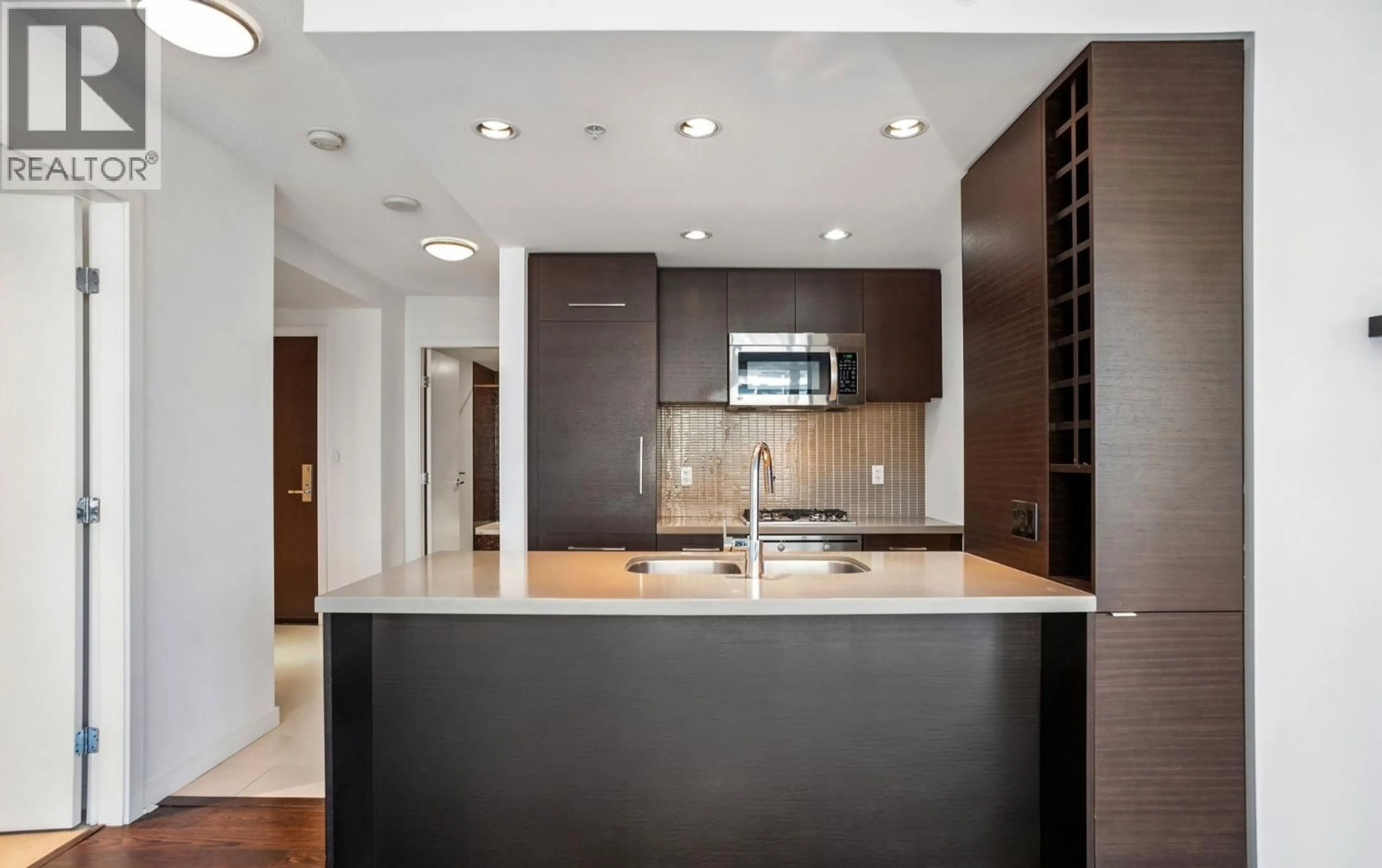 Open concept kitchen, ceramic/tile floor for 610 - 833 HOMER STREET, Vancouver British Columbia V6B0H4