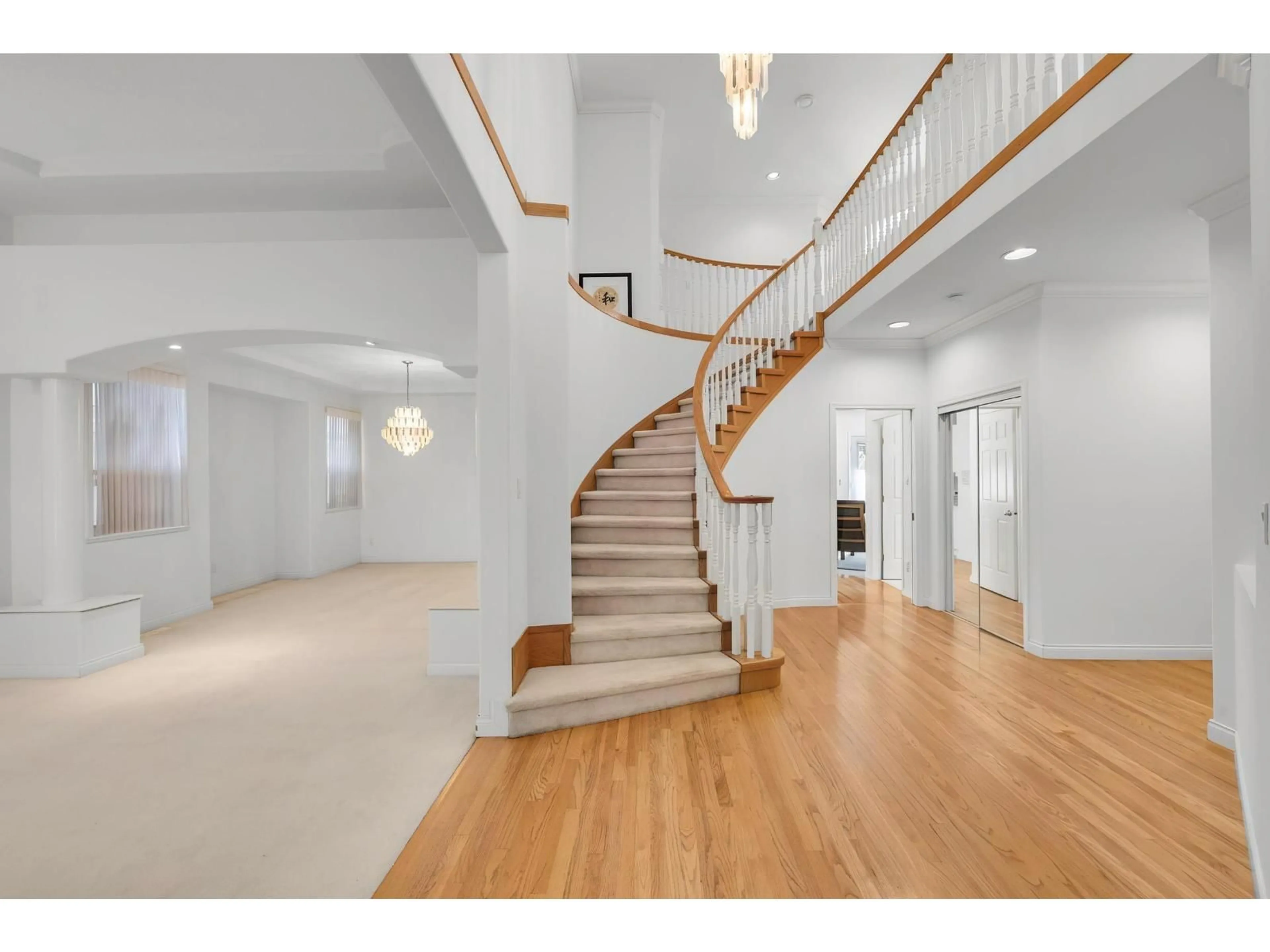 Indoor foyer for 11036 163A STREET, Surrey British Columbia V4N4Z7