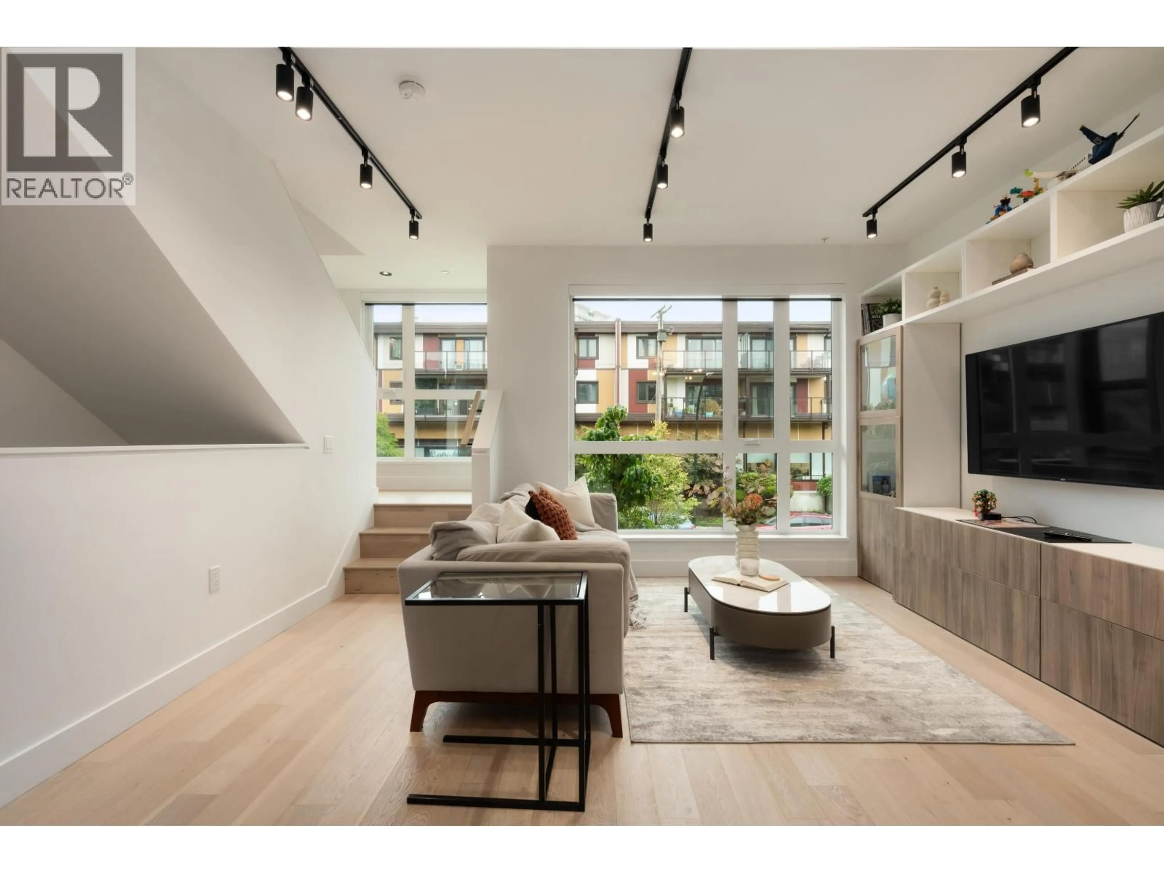 Living room with furniture, unknown for 3984 DUMFRIES STREET, Vancouver British Columbia V5N0J1