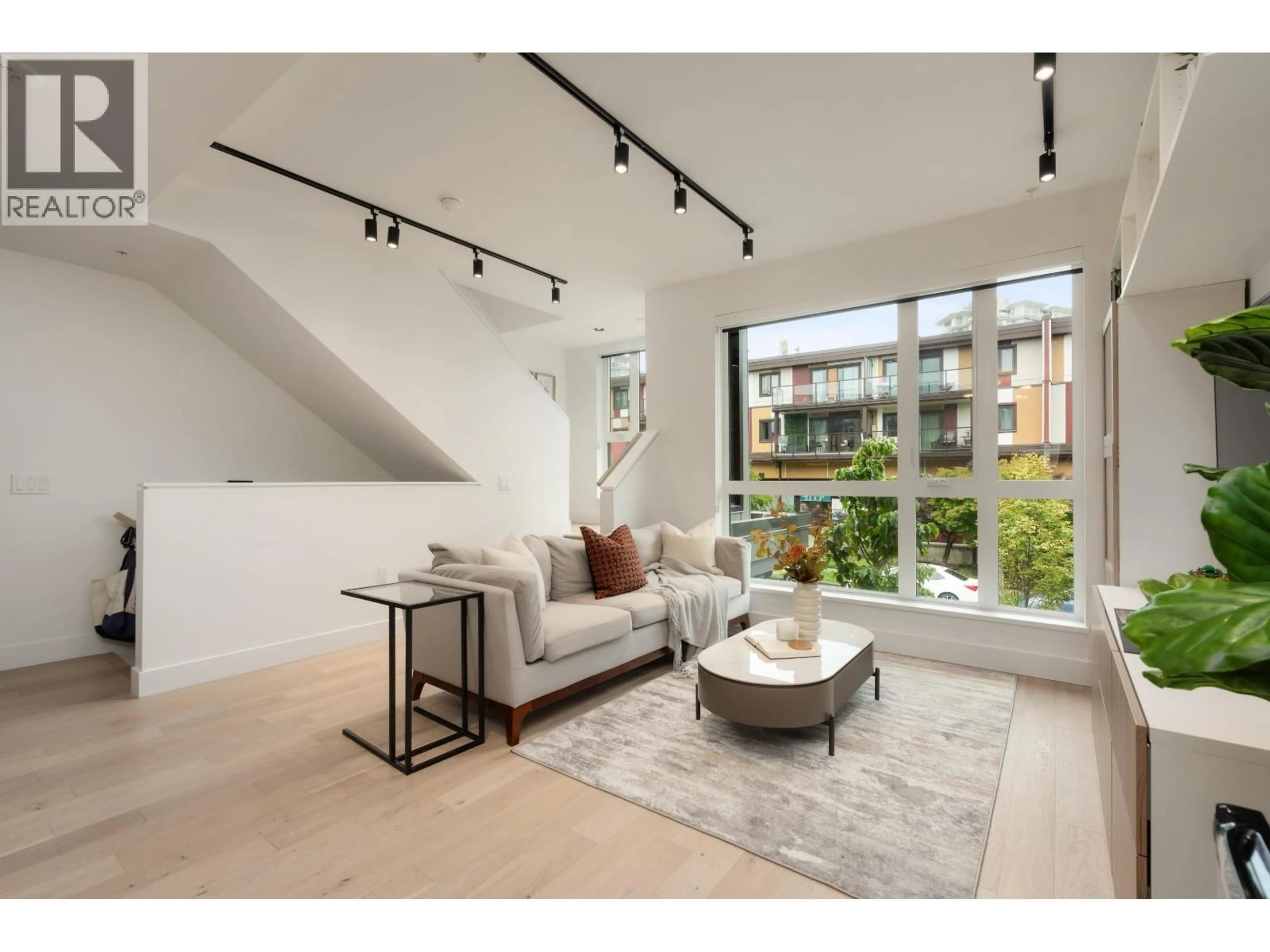 Living room with furniture, unknown for 3984 DUMFRIES STREET, Vancouver British Columbia V5N0J1