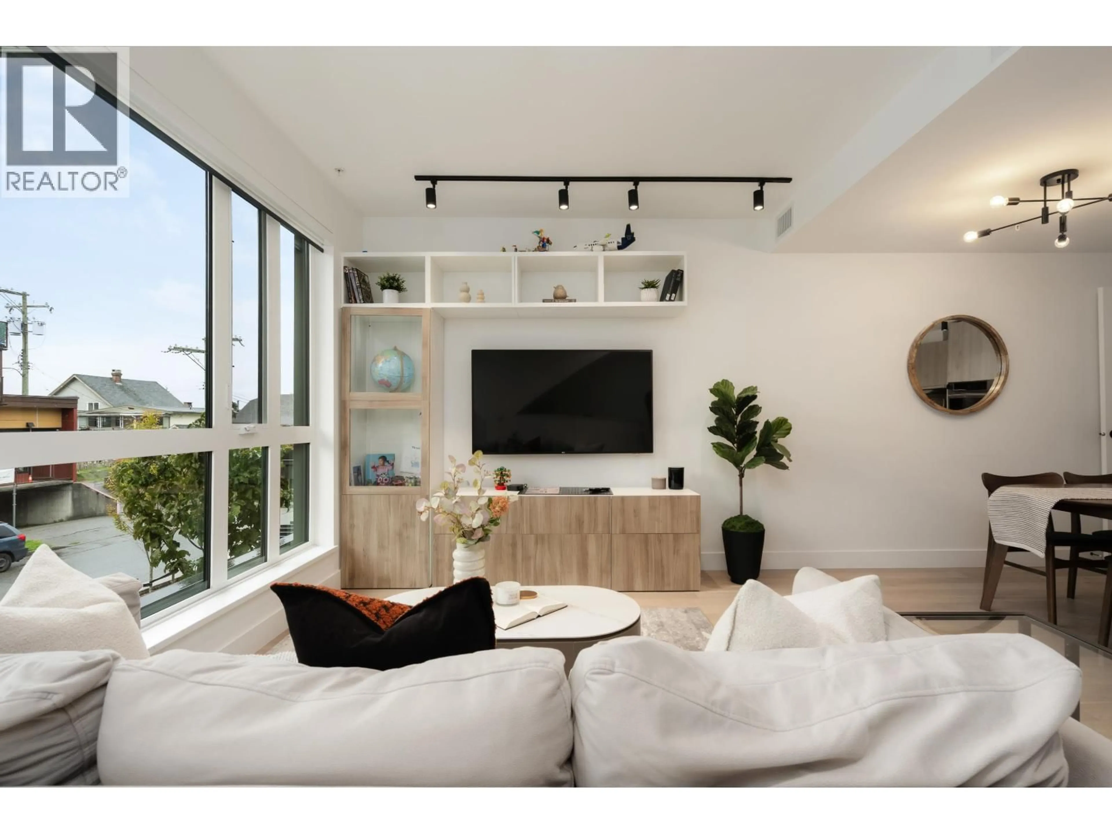 Living room with furniture, unknown for 3984 DUMFRIES STREET, Vancouver British Columbia V5N0J1